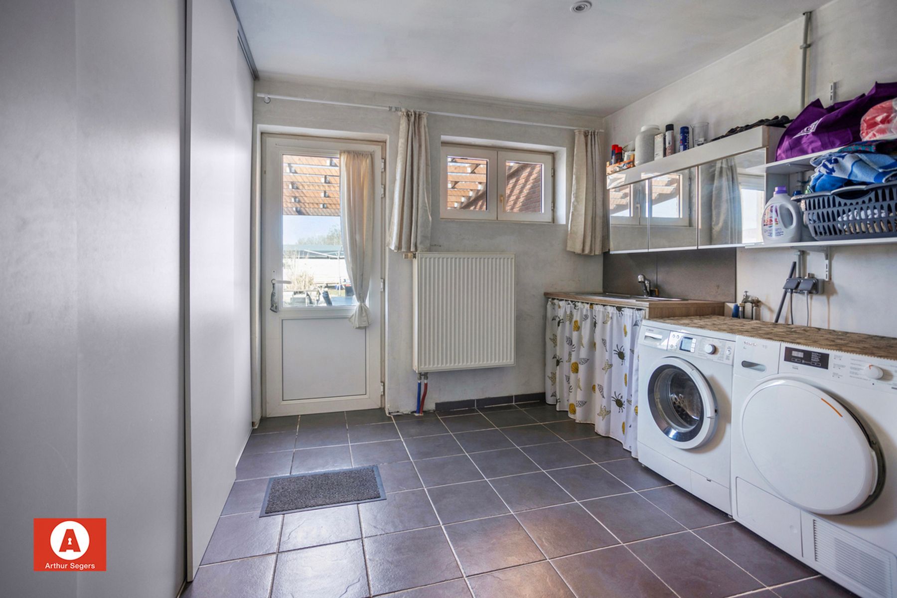 Gezinswoning met 4 slaapkamers, tuin en gerenoveerd dak. foto 16