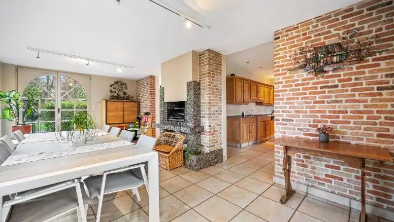 Ruime villa van 336m² op 1 hectare 45 are met vijver foto 19