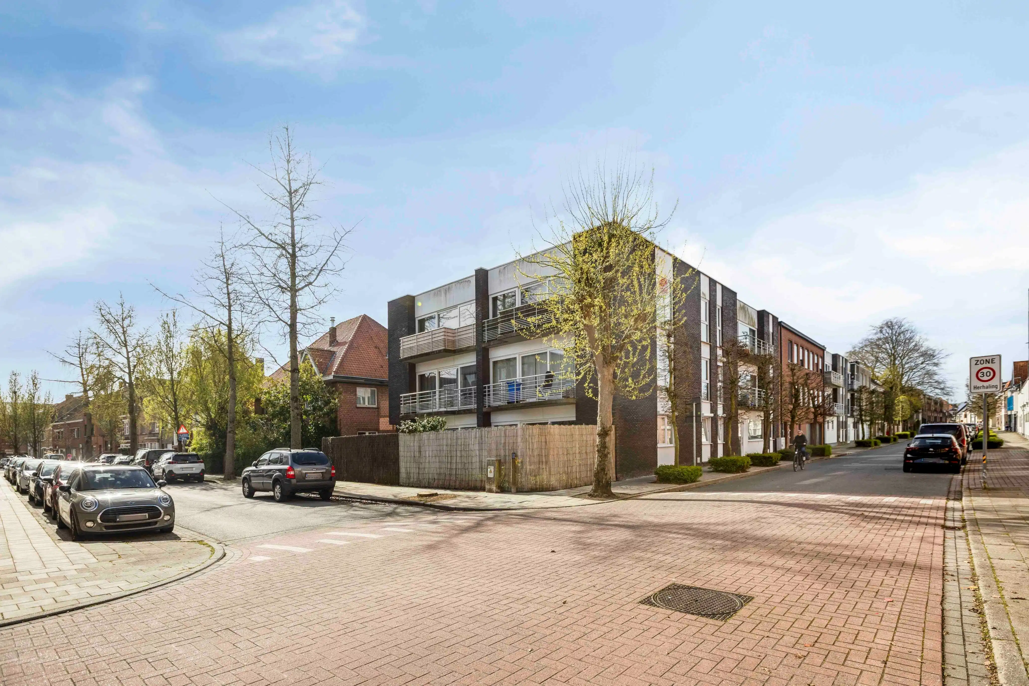 Instapklaar appartement te koop te St-Andries met 1 slpk  foto 14