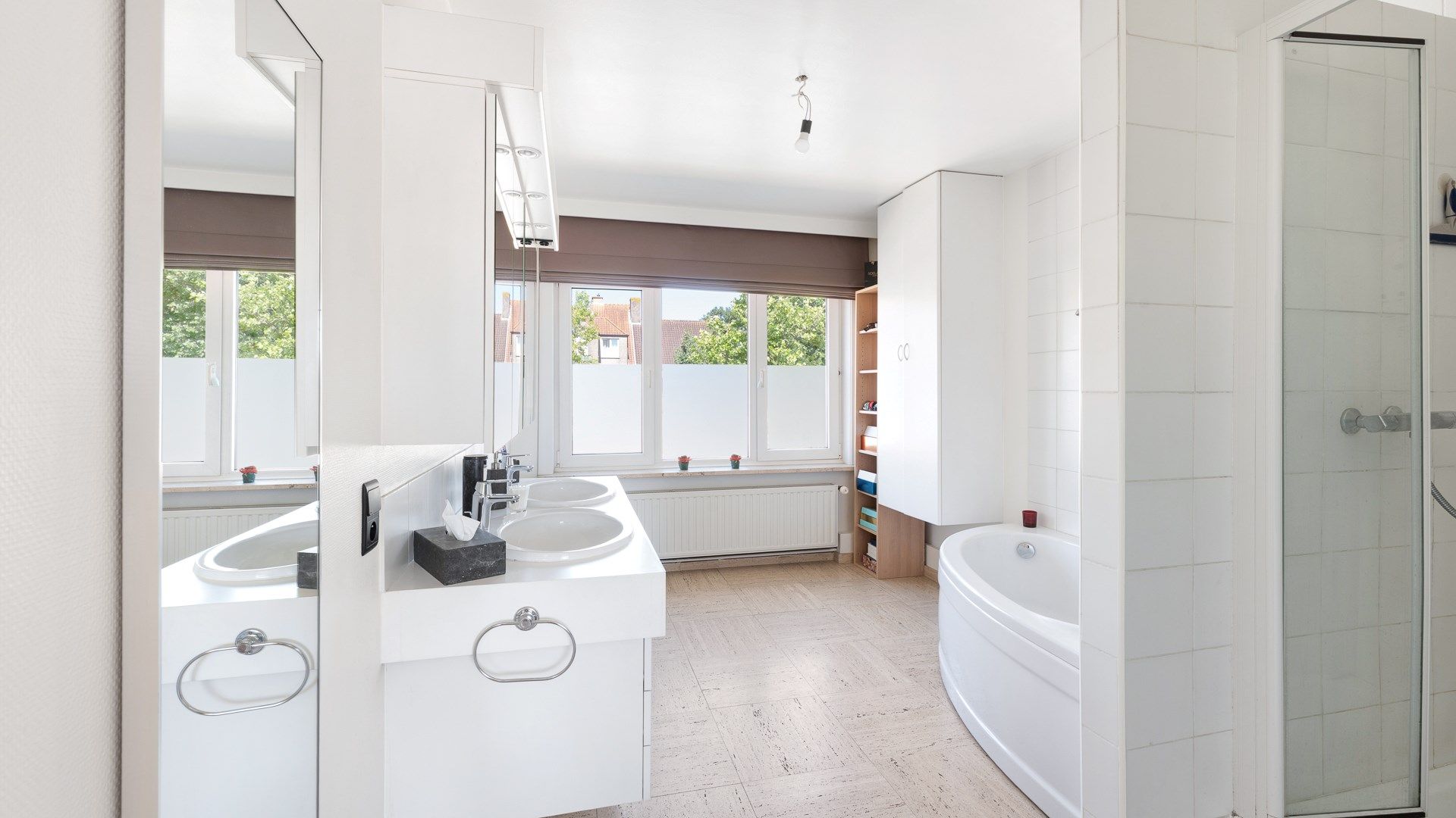 Ruime woning met garage & tuin nabij Knokke-centrum foto 18