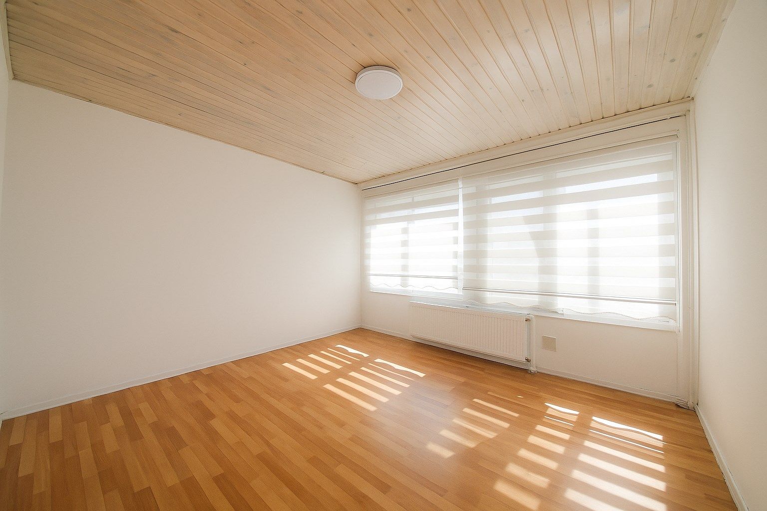 Te koop in Sint-Niklaas: ruime halfopen bebouwing met 4 slaapkamers, dubbele oprit en een grote, uitgestrekte zuidgerichte tuin – ideaal voor gezinnen! foto 11