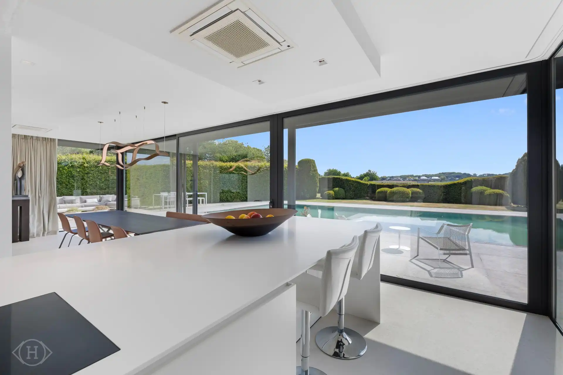 Prachtig kantoorgebouw & villa in groene omgeving foto 4