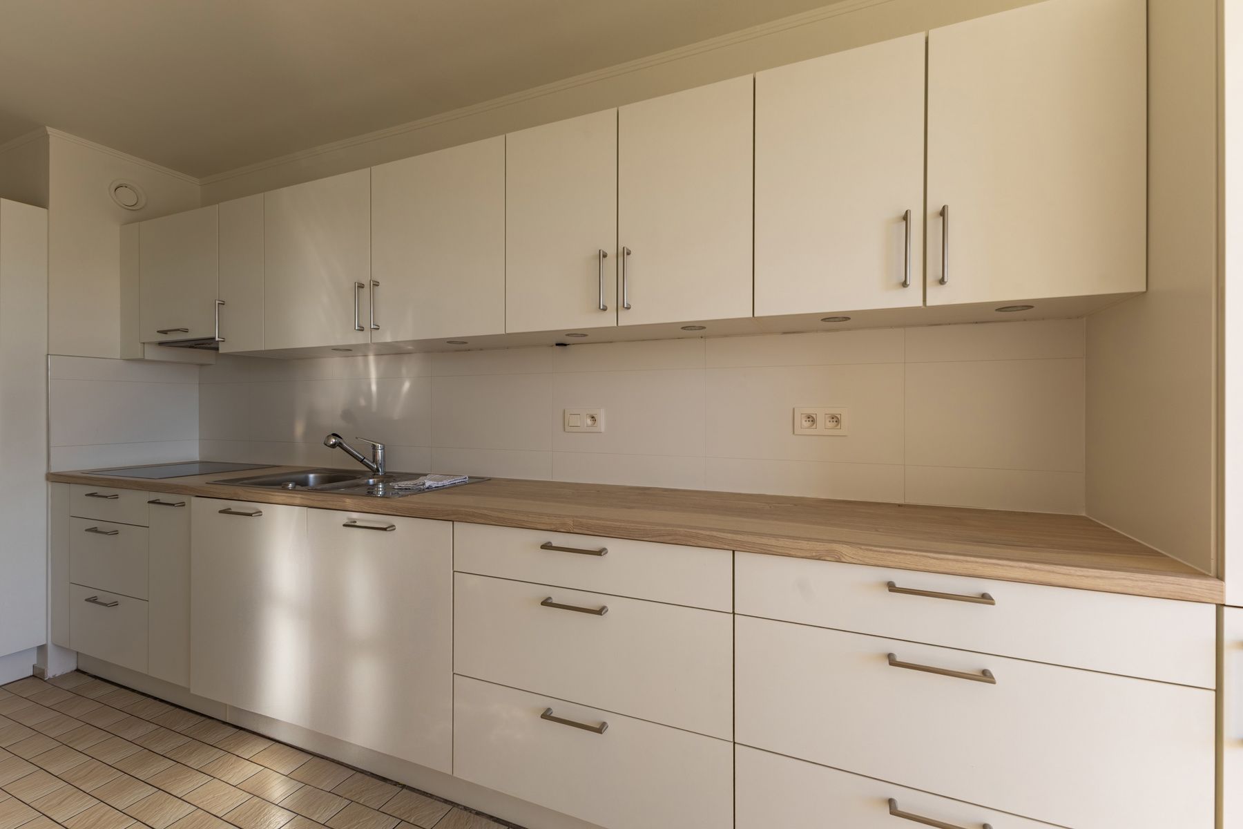 Vernieuwd appartement met 2 slaapkamers en een groot terras foto 10