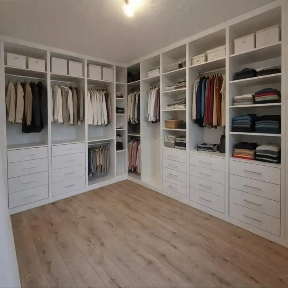 Lichtrijke hoekwoning in hartje Sint-Truiden foto 19