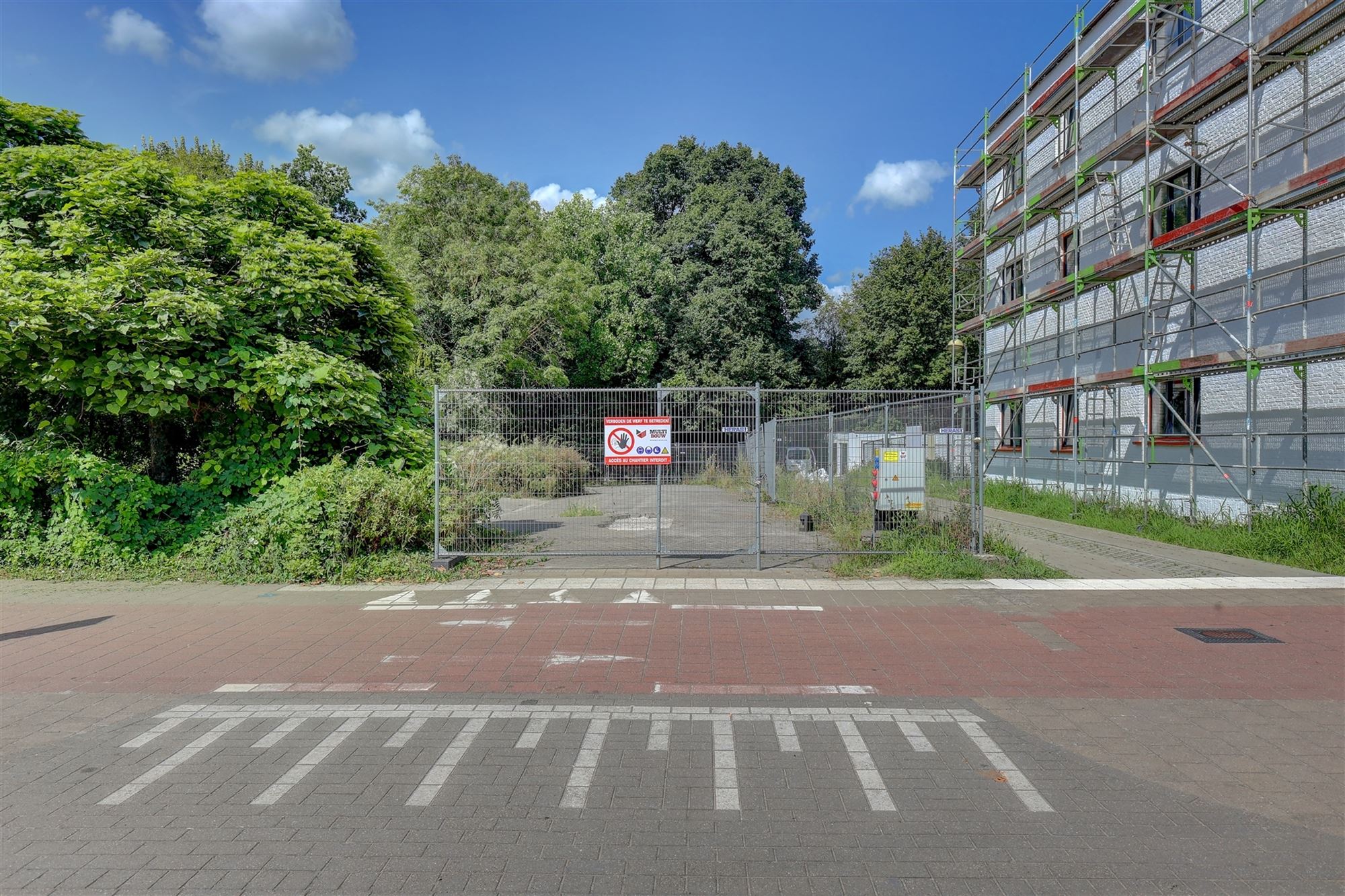 Projectgrond mét goedgekeurde vergunning voor 3 appartementen foto 9