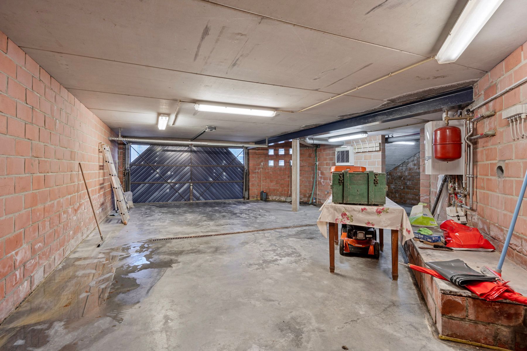 Ruime gezinswoning met 3 slaapkamers op een groot perceel foto 29