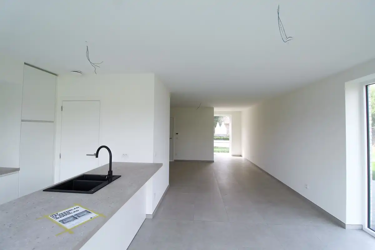 Volledig afgewerkte halfopen nieuwbouwwoning in Roeselare foto 4