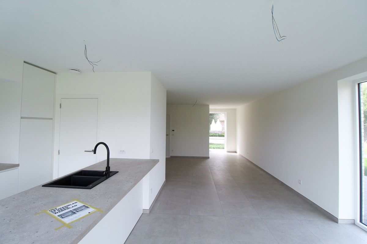 Volledig afgewerkte halfopen nieuwbouwwoning in Roeselare foto 4