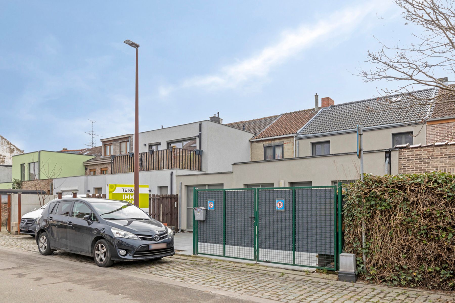 Goed gelegen woning met 2 slaapkamers en terras foto 2