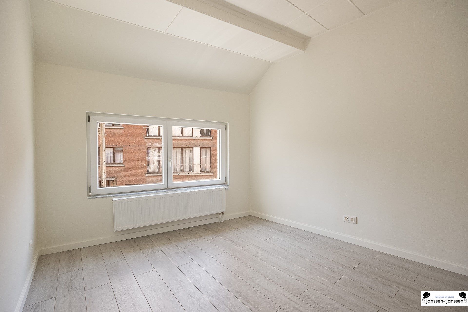 Instapklare woning met ruime tuin in hartje Willebroek foto 10