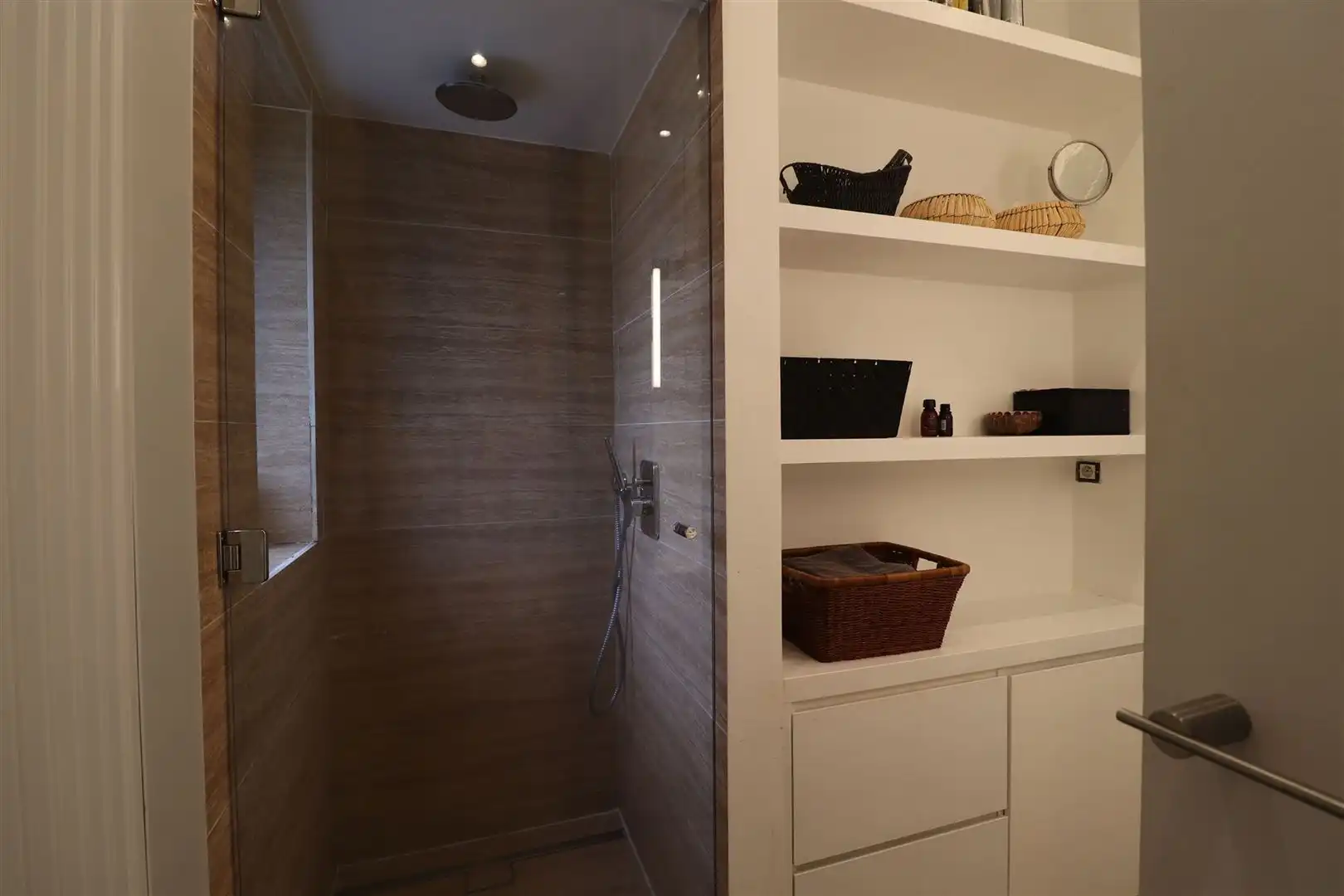 Modern appartement met 2 slaapkamers  foto 8