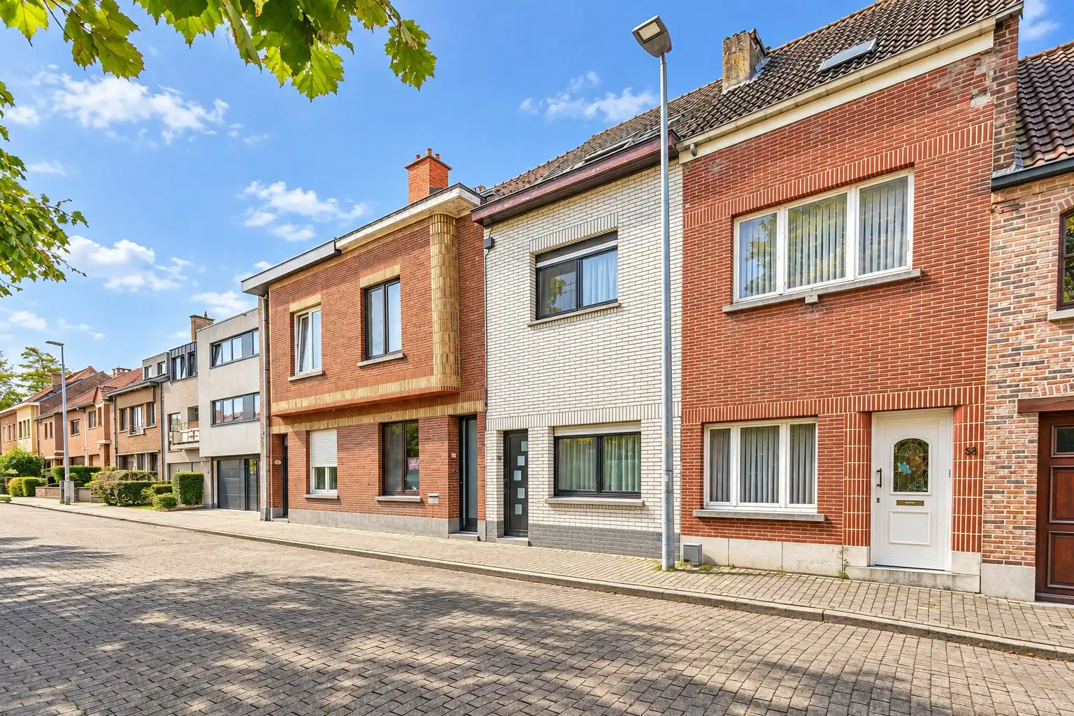 ENERGIEZUINIGE WONING MET 3 SLAAPKAMERS + ZUID-TUIN ! foto {{pictureIndex}}