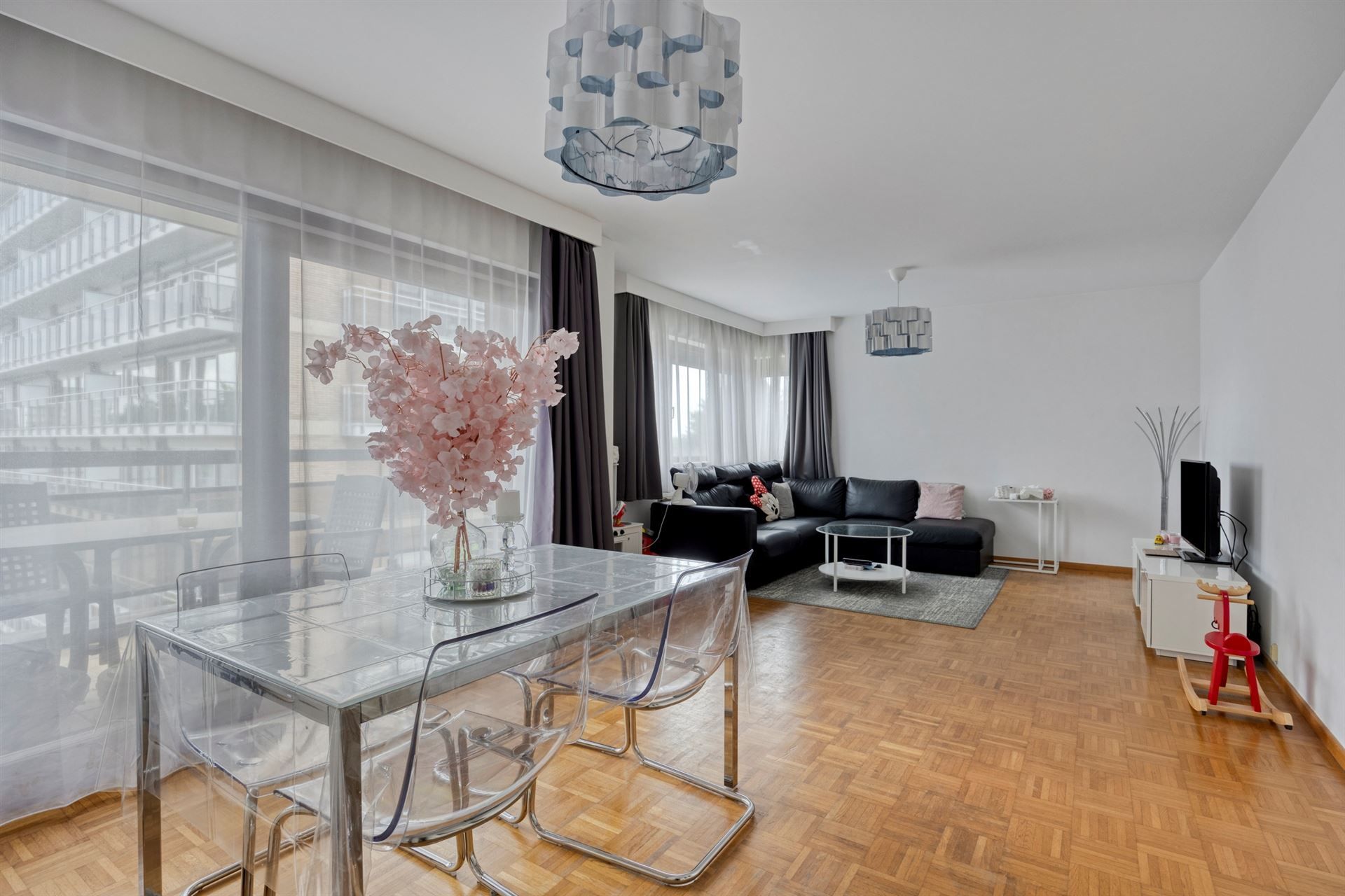 Ruim 2-slaapkamers appartement in goede staat + 30.000 EUR (dubbele garage) foto 4