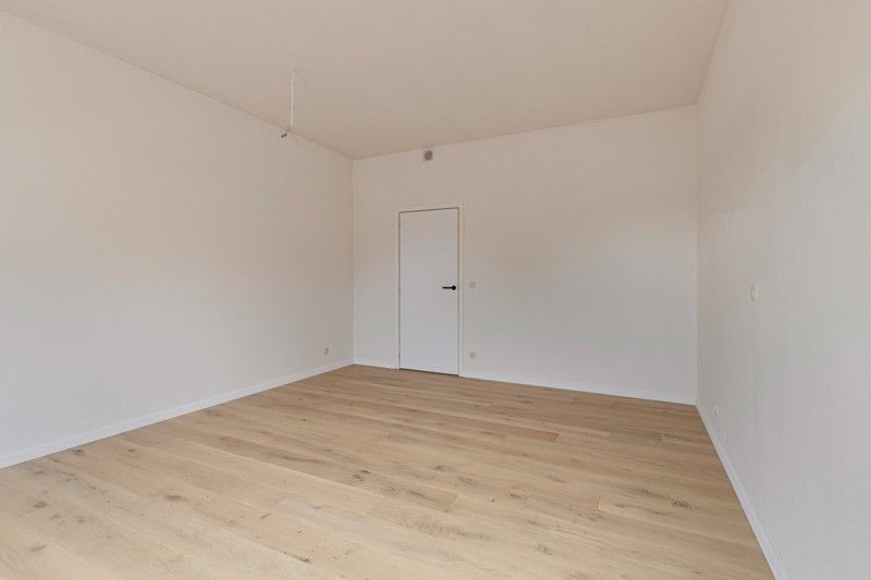 Luxueus appartement met ruime garage in hartje Sint-Baafs-Vijve TE HUUR! foto 17