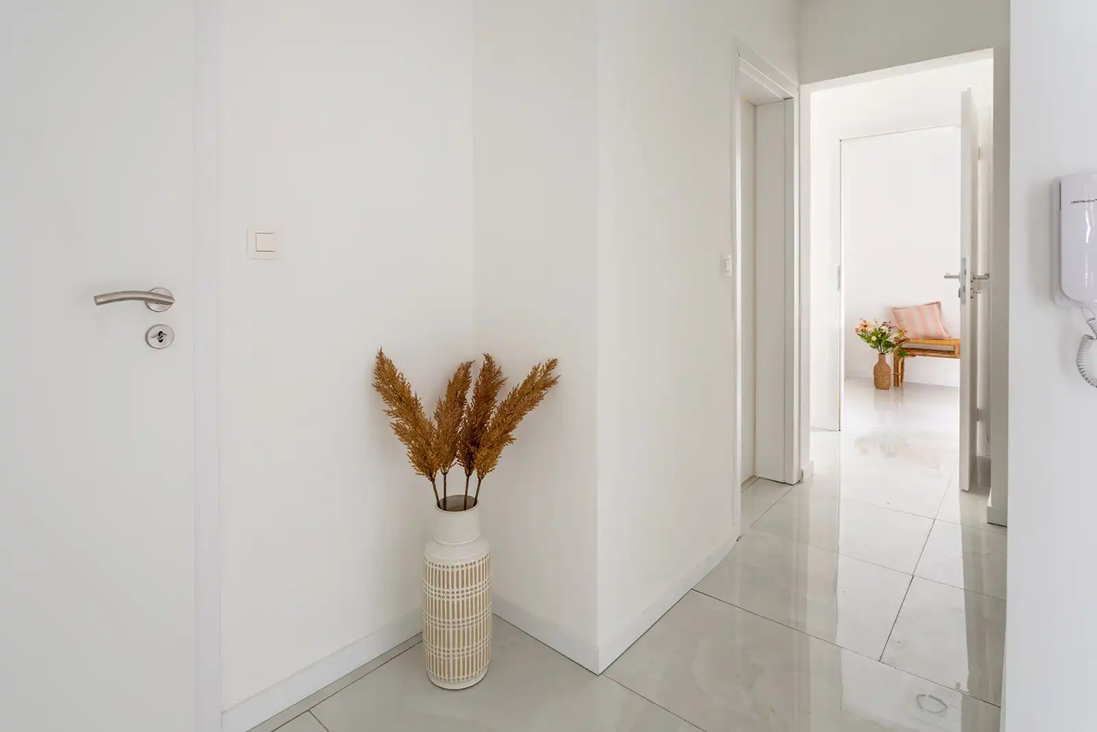 Recent gerenoveerd app. met 2 slpks en 2 terrassen foto 22