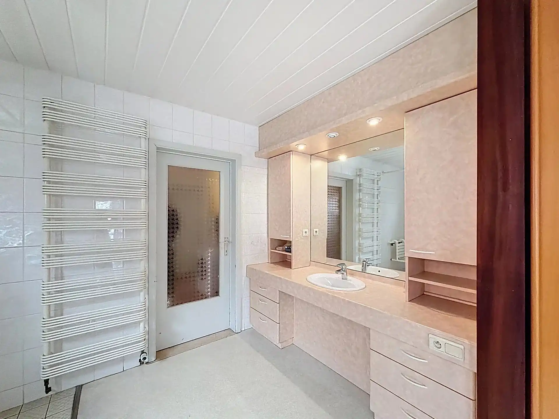 Op te frissen woning met 4 slaapkamers op een groot perceel. foto 20