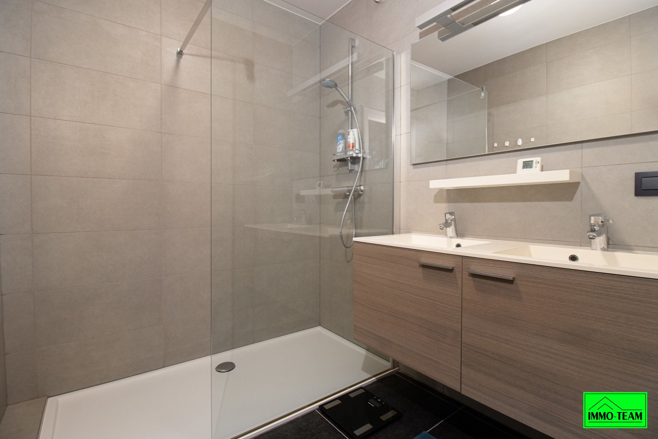 Modern en energiezuinig appartement met terras en garage foto 13