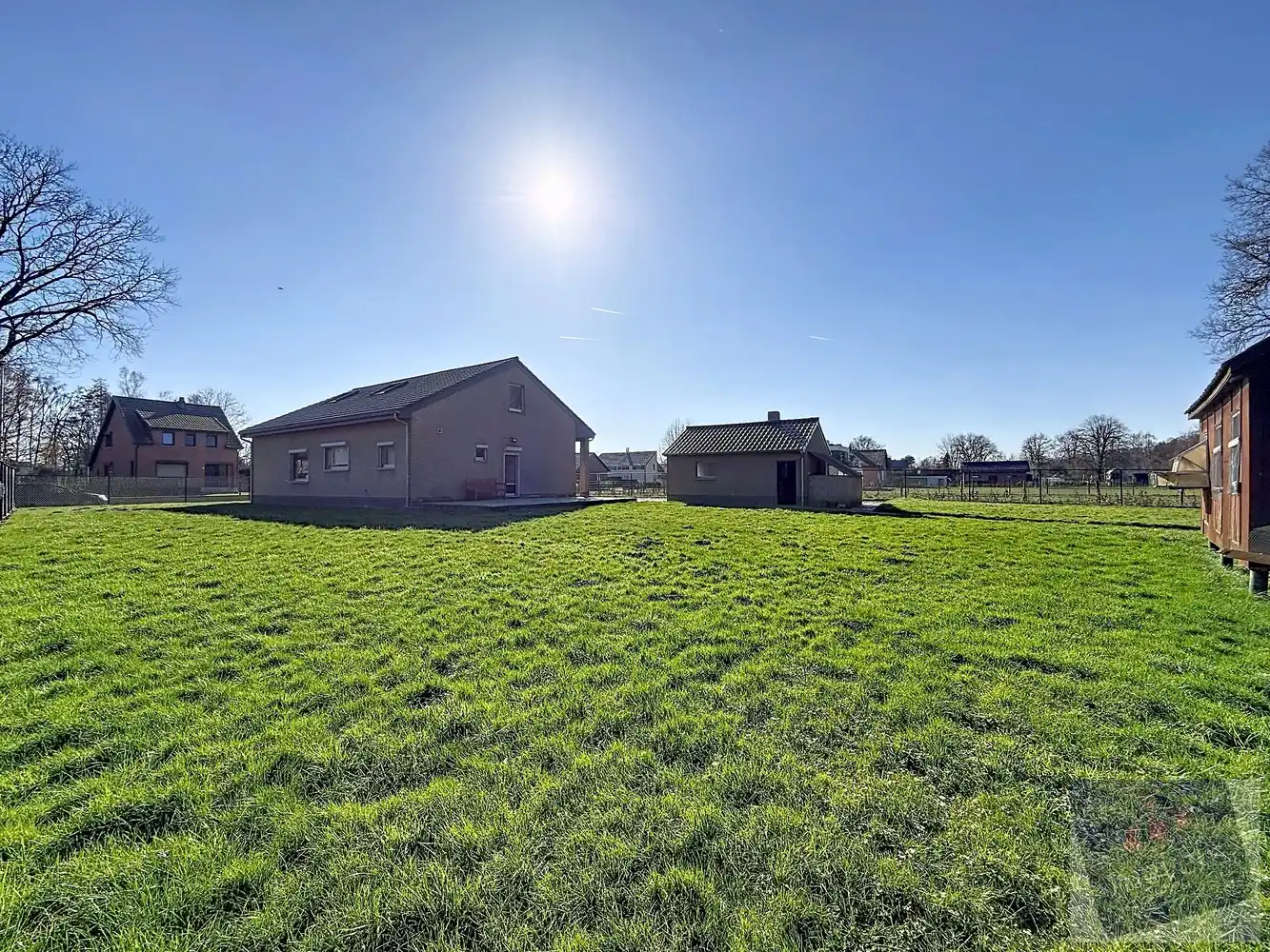 Ruime woning met 5 slaapkamers op perceel van 16a 49ca in Genk foto {{pictureIndex}}