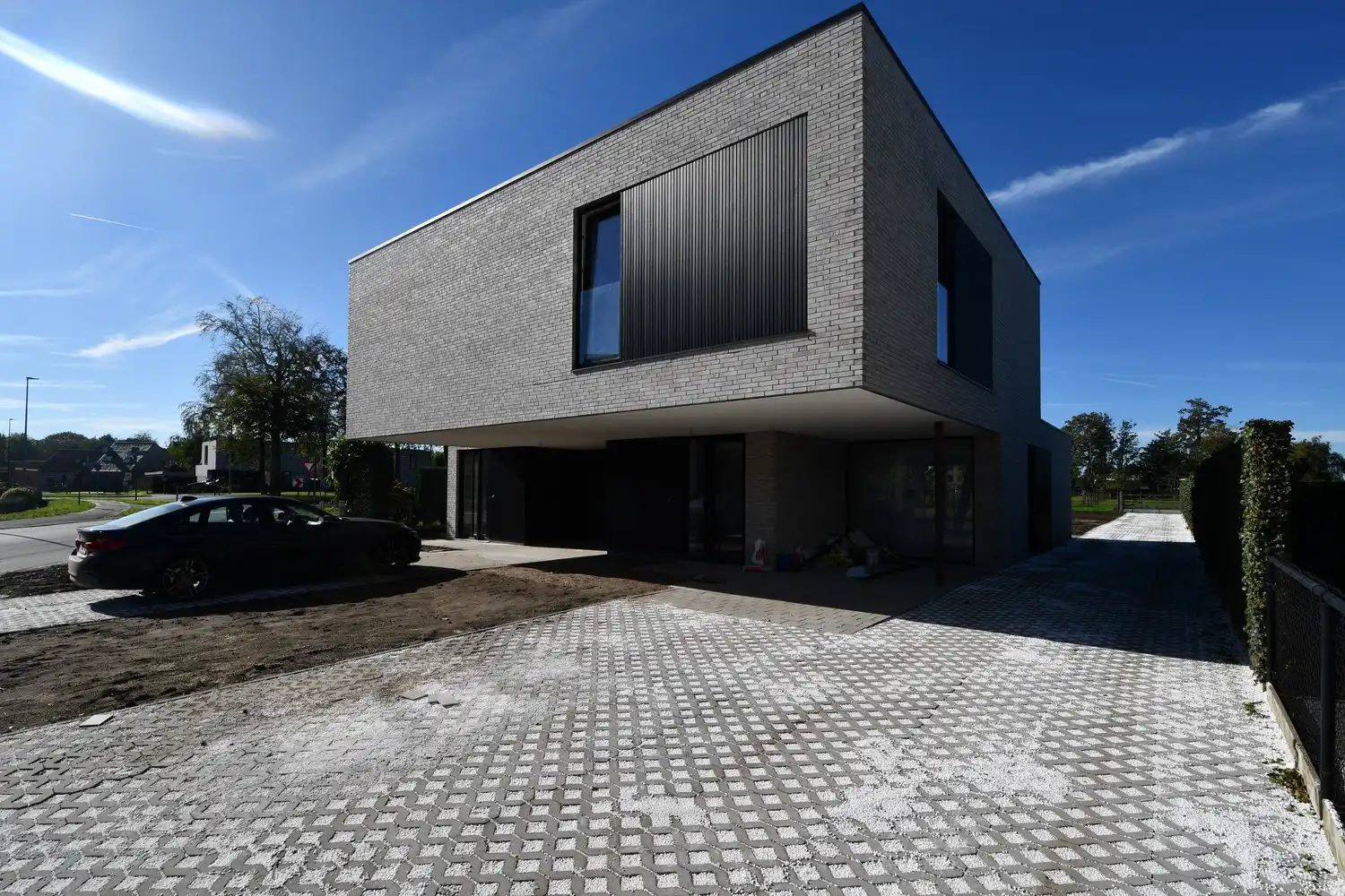 Prachtige halfopen bebouwing met mooie architectuur foto {{pictureIndex}}