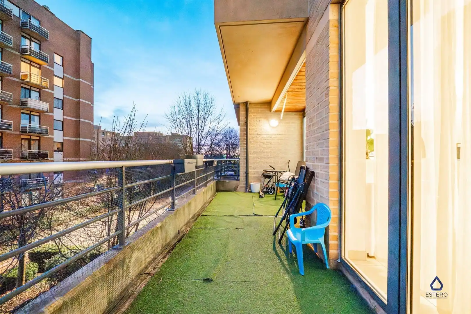 Ruim 3-slaapkamerappartement met zuidgericht terras foto 6