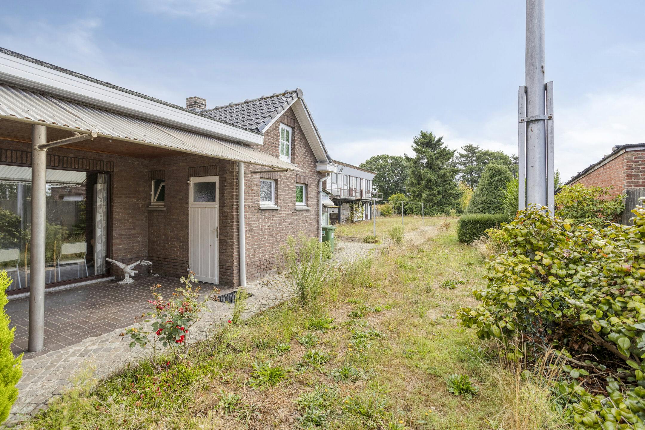 Te renoveren woning te koop net buiten het centrum van Retie foto 26