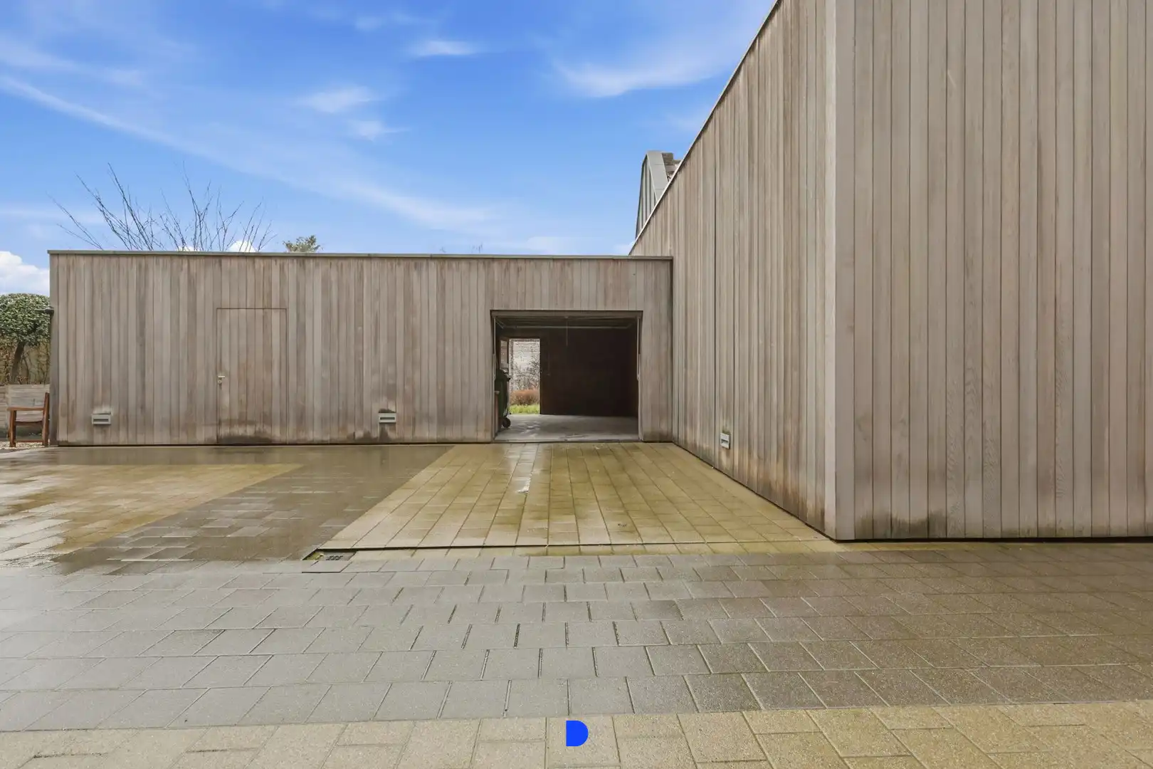 Stijlvol gerenoveerde woning met lichtrijke leefruimtes en tuin foto 24