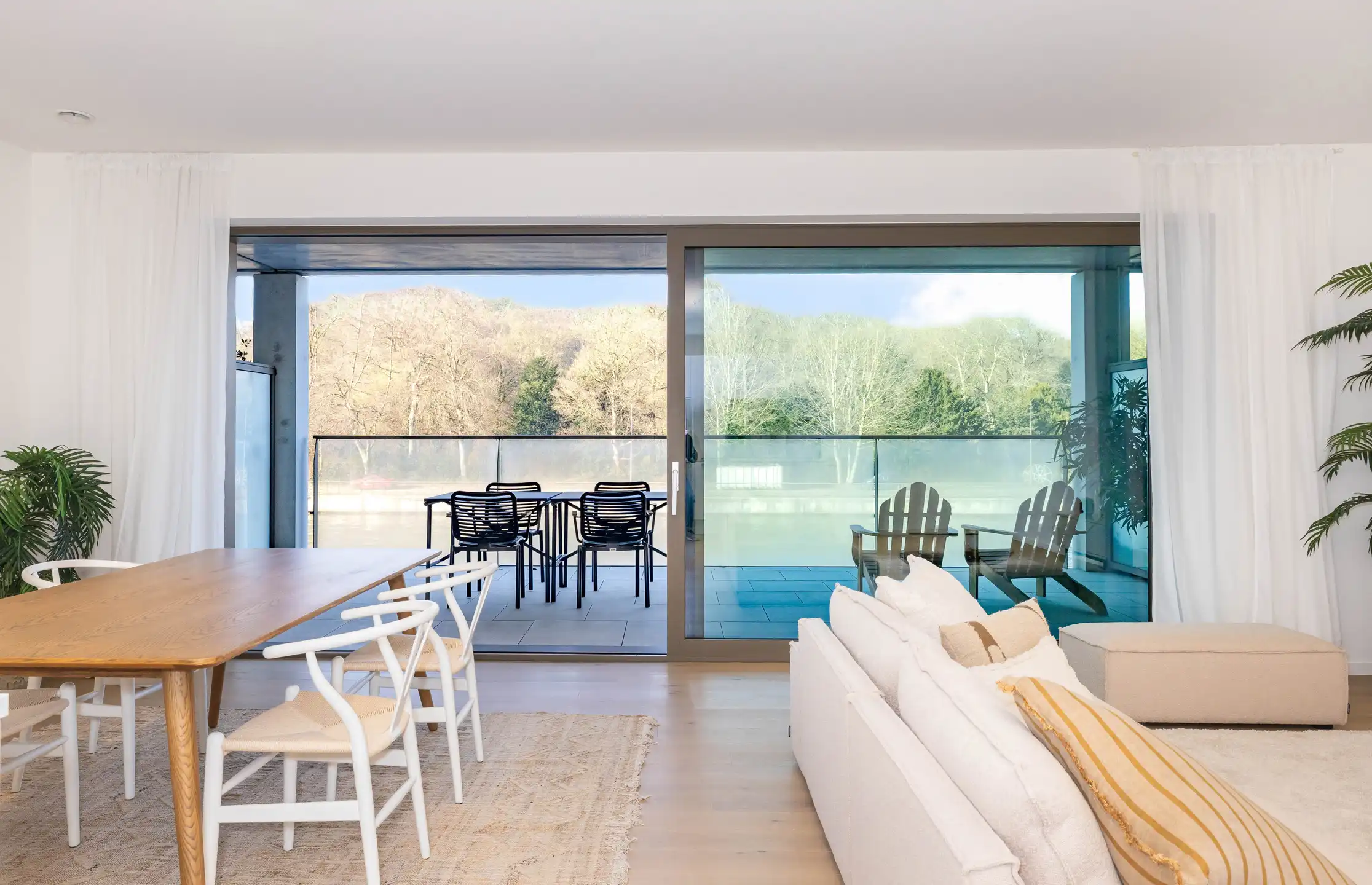 Ruime 2-slaapkamerappartement aan het water foto {{pictureIndex}}