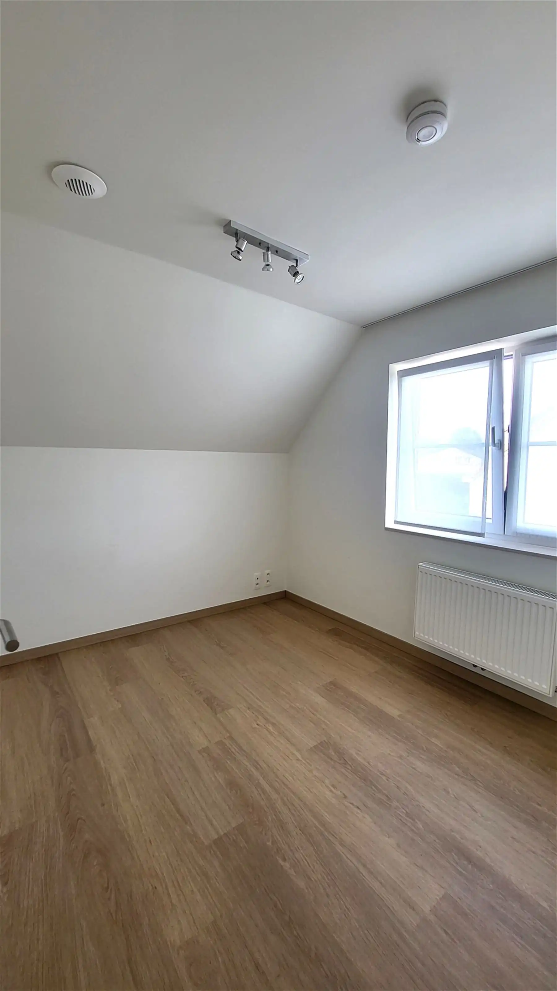 Instapklare woning met 3 slaapkamers en gezellige tuin foto 12