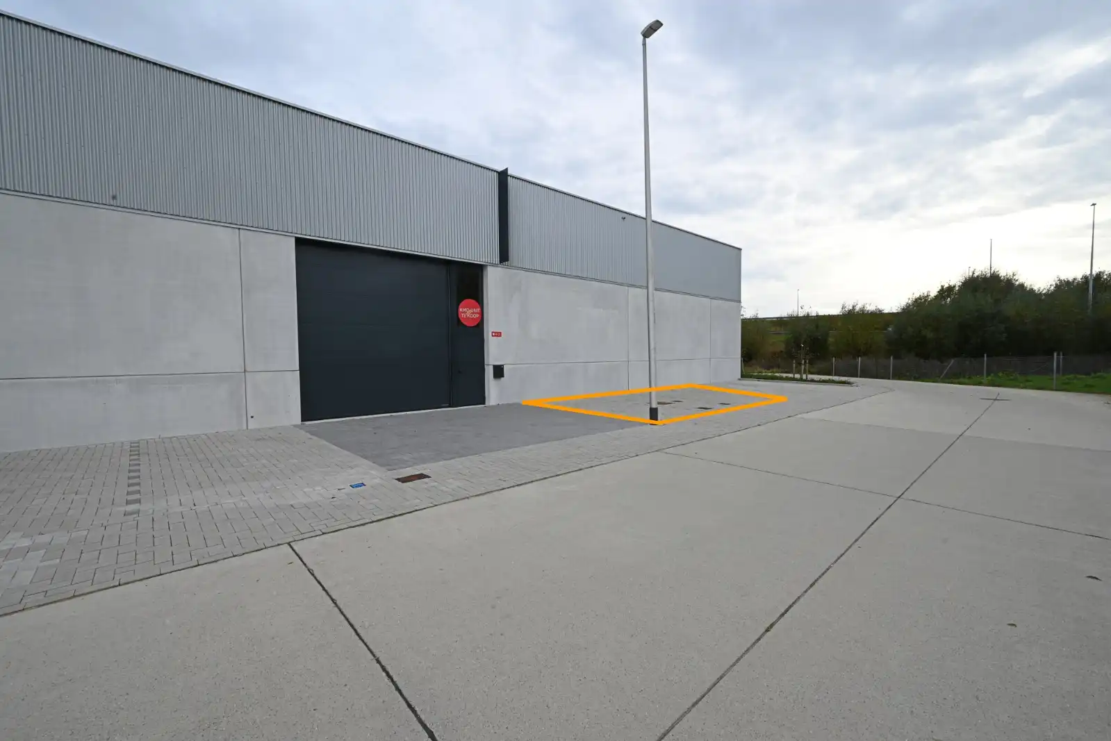 Nieuwbouw loods van 211 m2 op uitstekende locatie foto {{pictureIndex}}