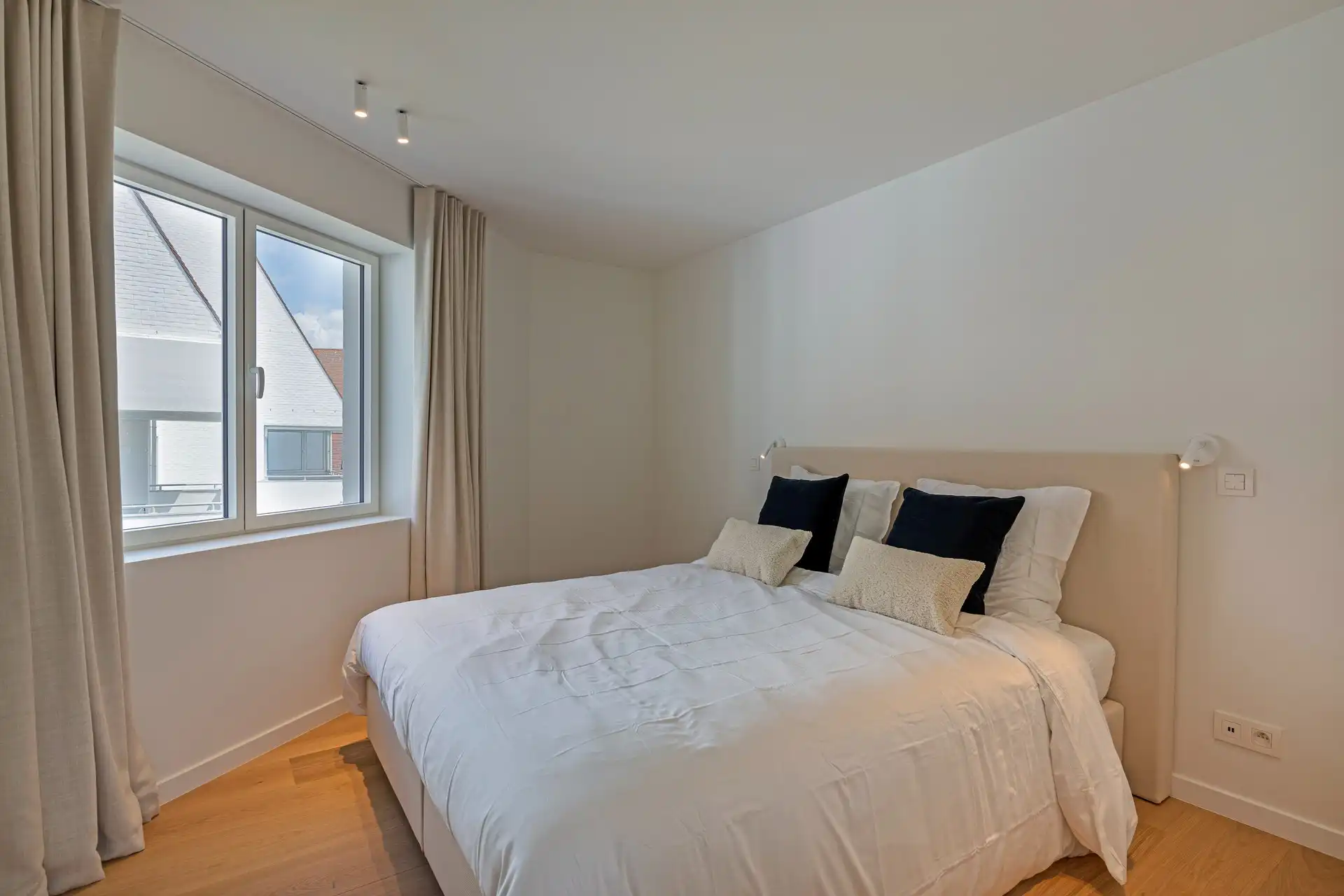Exclusieve, volledig gerenoveerde hoekvilla met adembenemend zeezicht aan de Zeedijk. foto 22
