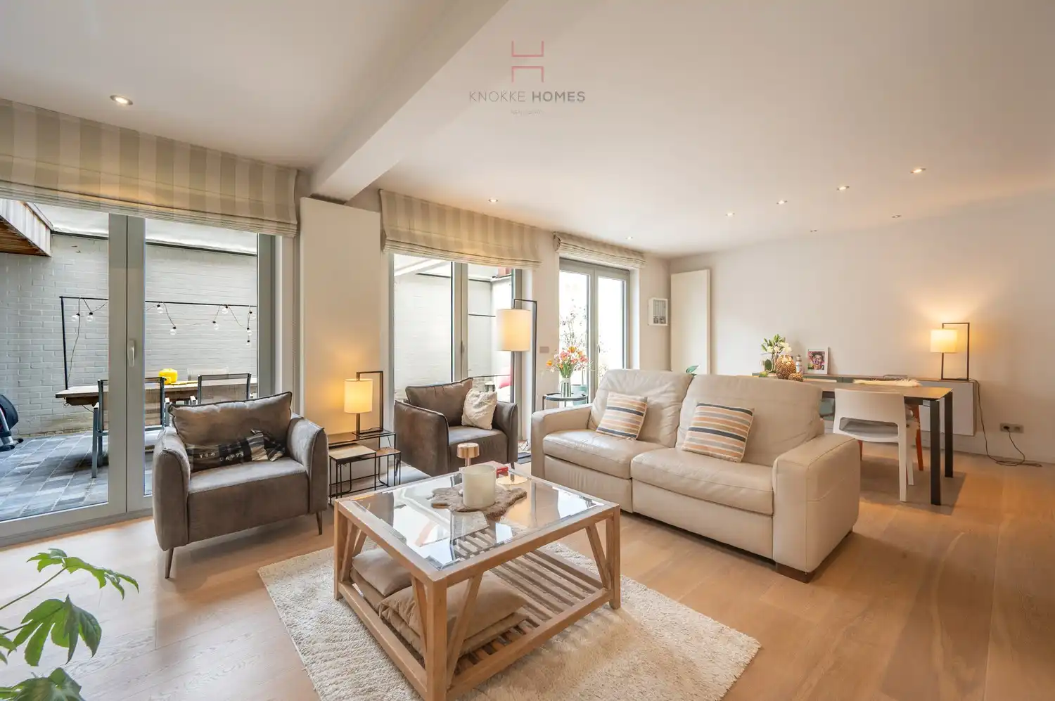 Zeer ruim en verzorgd appartement met vier slaapkamers en een praktische inpandige garage. foto 4