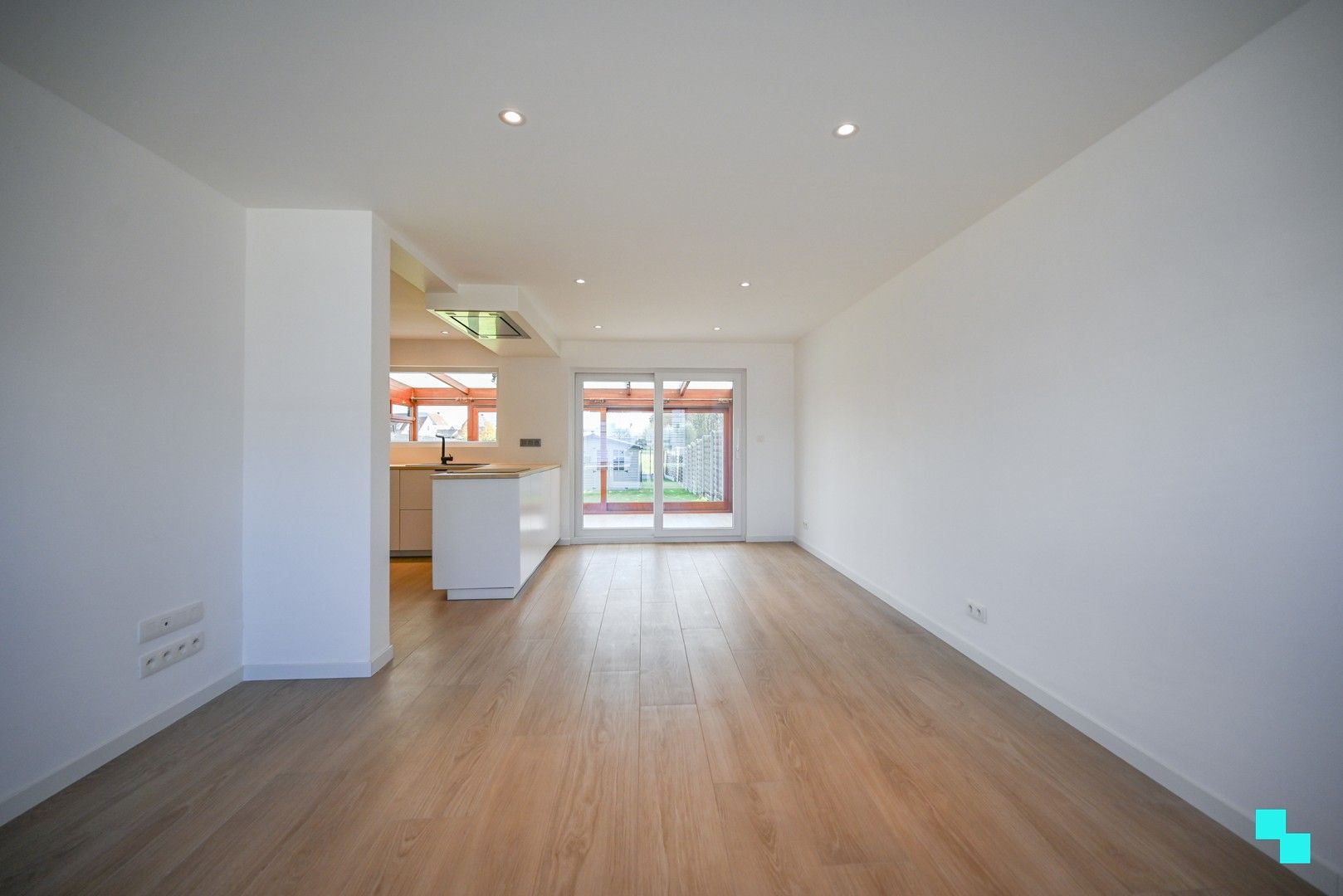 Instapklare eengezinswoning in een rustige buurt in Oostrozebeke! foto 2