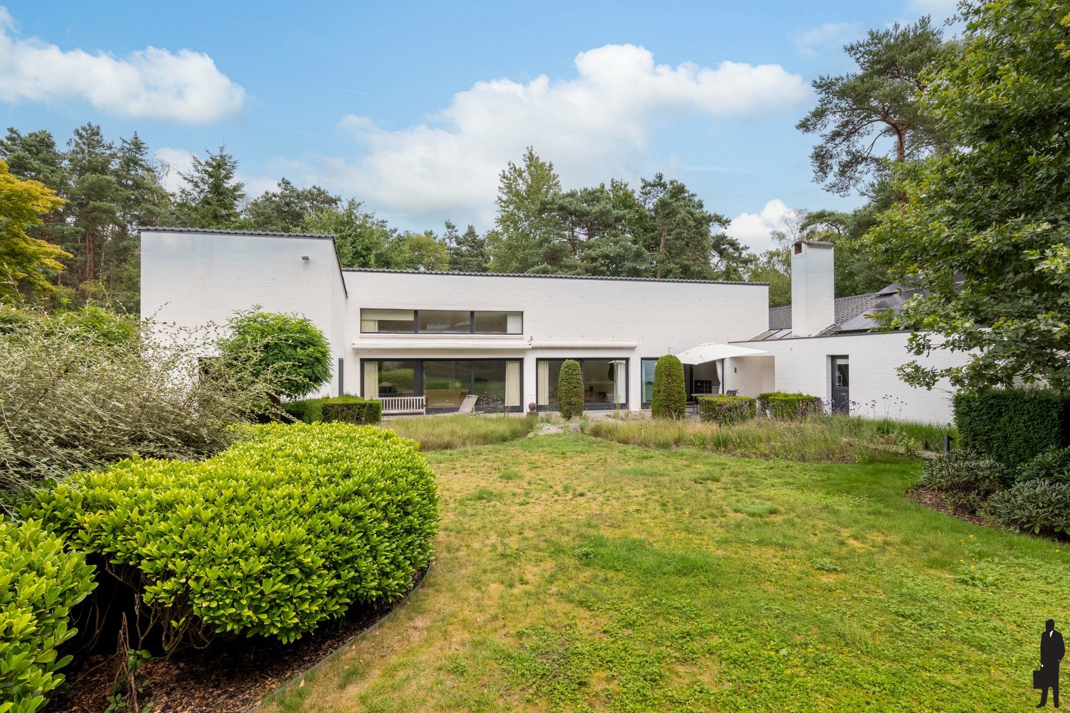 Stijlvolle villa met 3 slaapkamers gelegen op 2416m²  foto {{pictureIndex}}