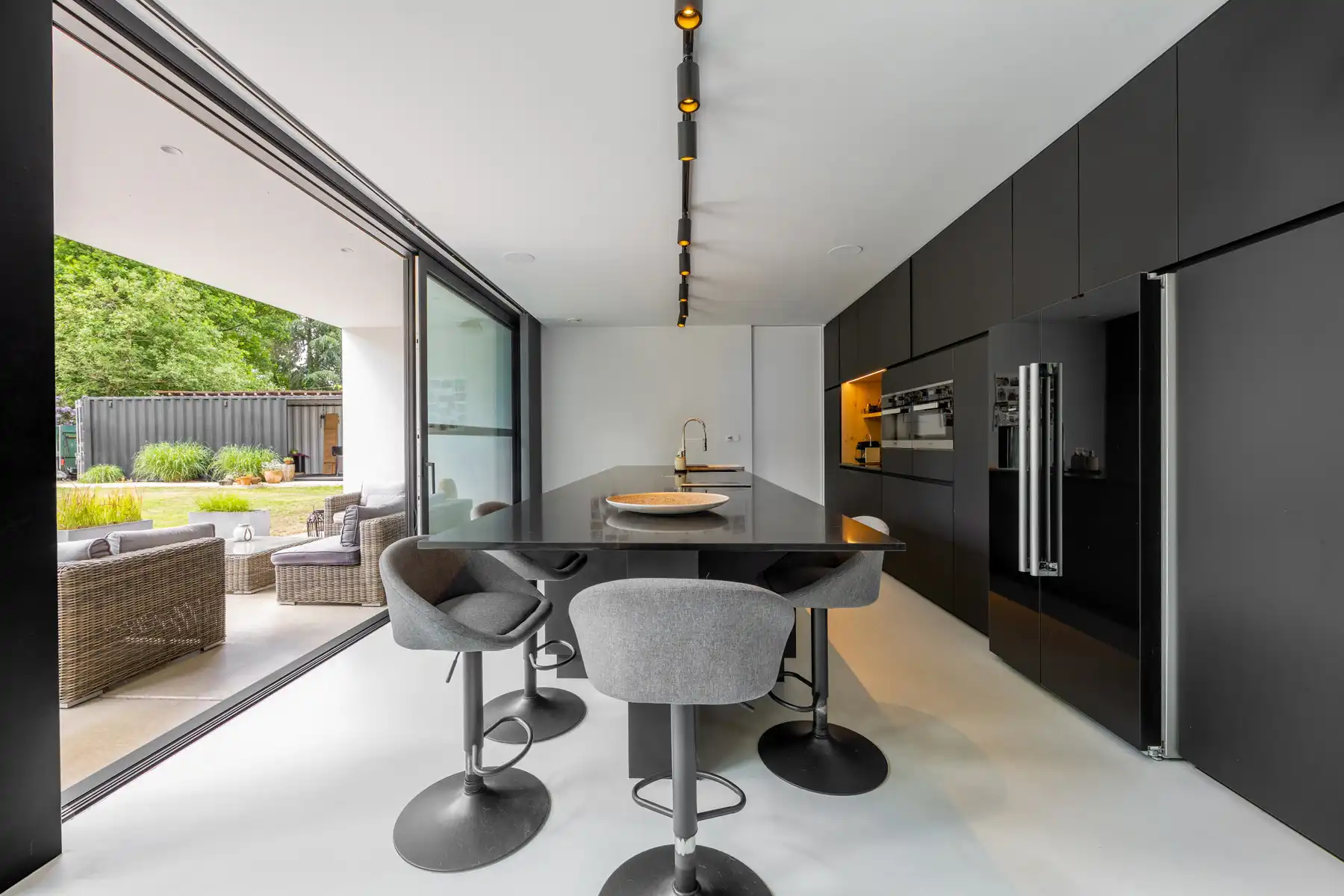 Ruime moderne luxe villa met zwembad op ca. 2339 m². foto 9