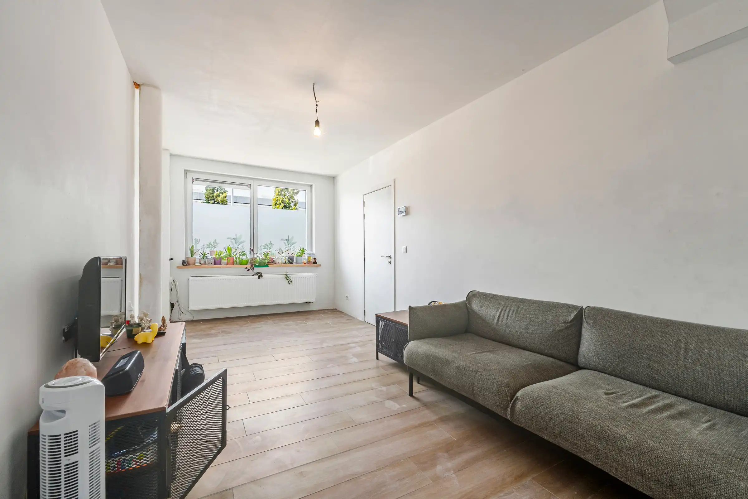 Gezinswoning met 5 slaapkamers met diepe tuin foto 2