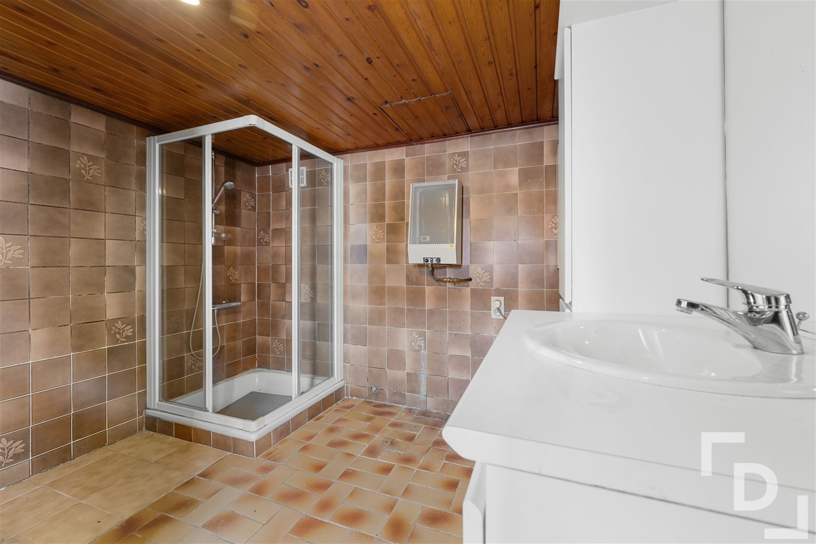 Ruime te renoveren woning te koop in Geluveld. foto 11