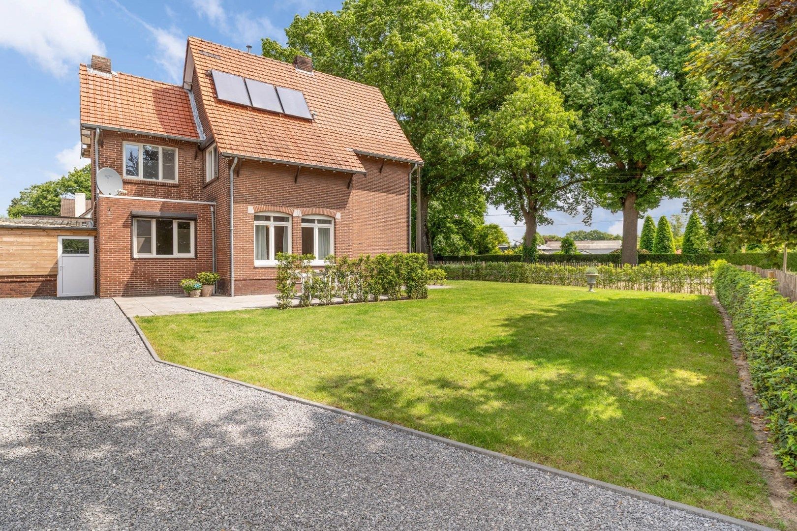 Stijlvol gerenoveerde gezinswoning op een perceel van 5a65ca te Geistingen, een gehucht van Kinrooi!  foto 5