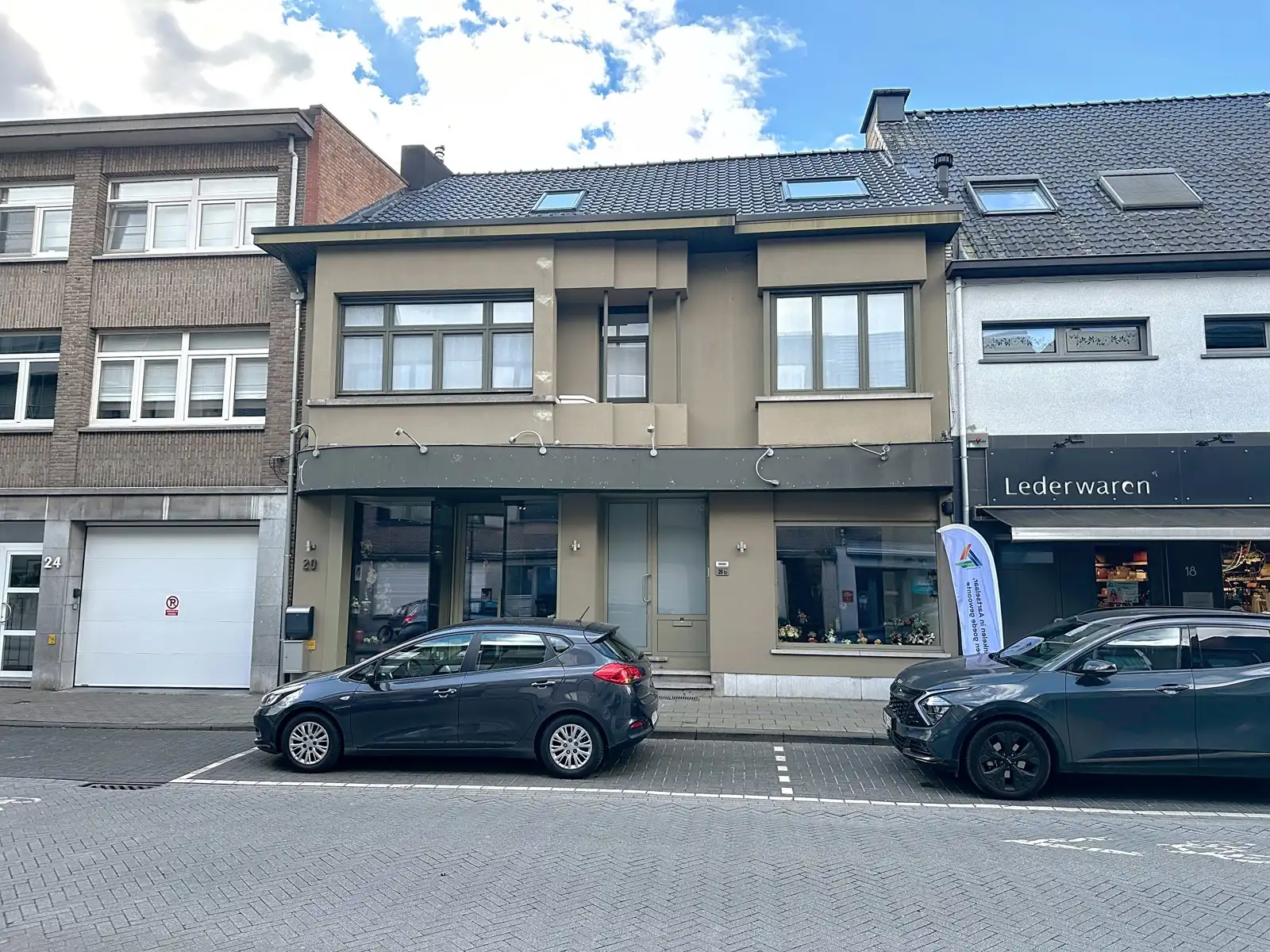 Handelsruimte centraal in winkelstraat foto 13