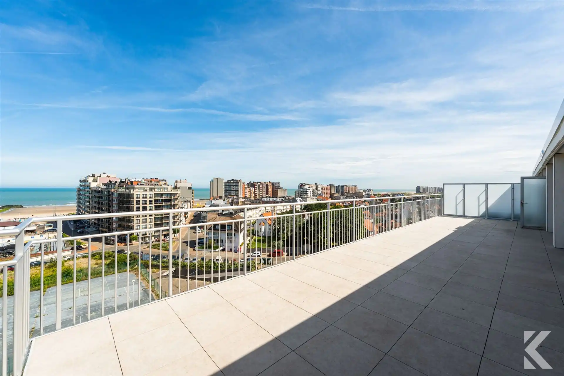 Gerenoveerde penthouse, 65 m2 terrassen, panoramisch zicht foto 3