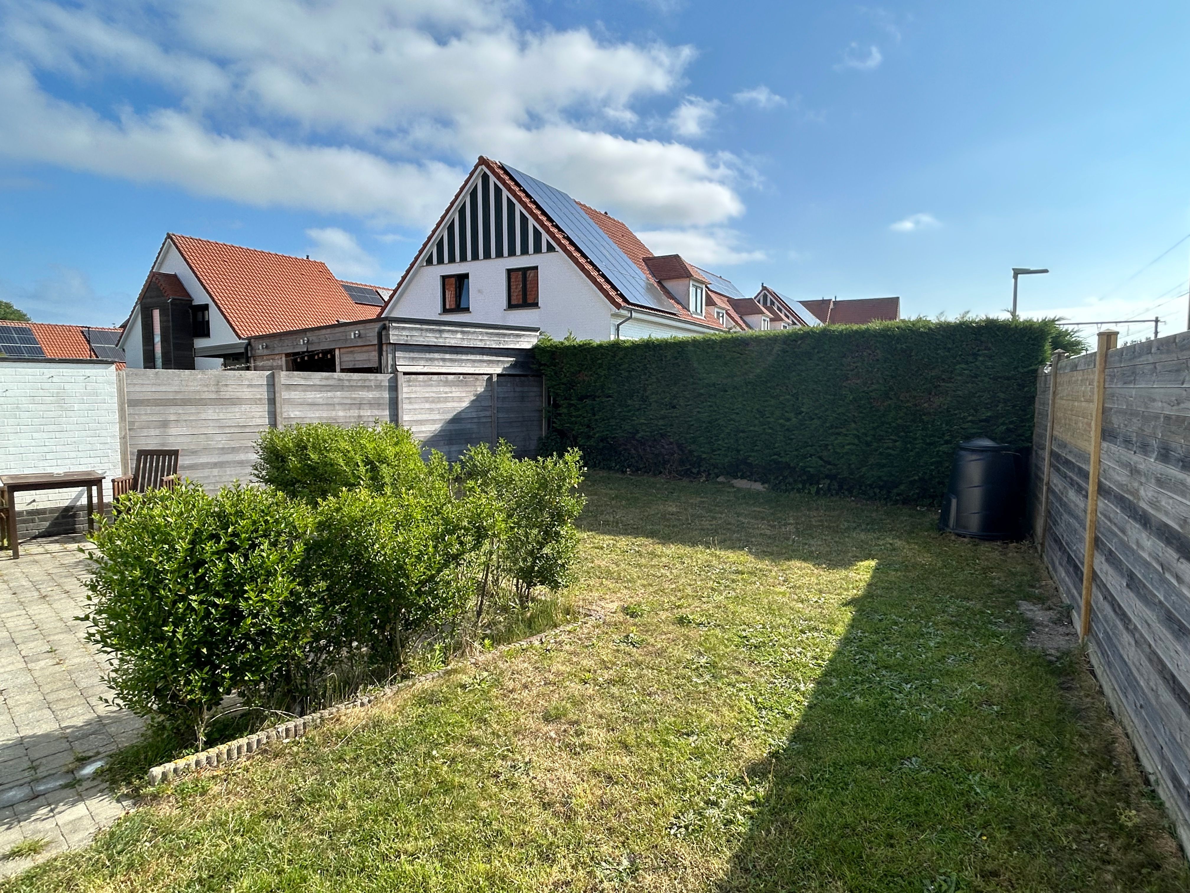Half open woning met zonnige tuin foto 14