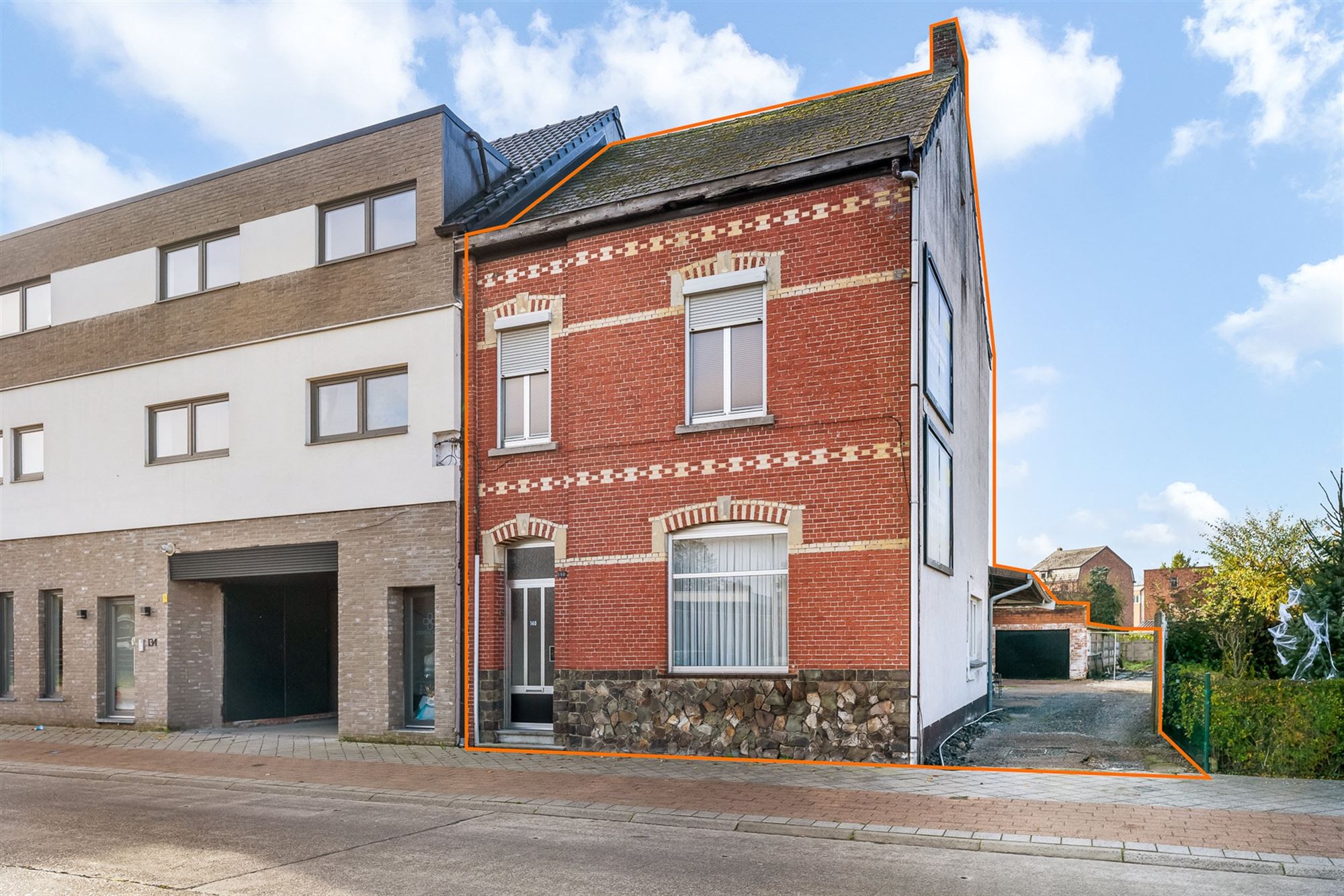 Hoofdfoto van de publicatie: VERRASSEND RUIME WONING MET 3 SLAAPKAMERS EN ACHTERLIGGENDE GARAGE TE LEOPOLDSBURG