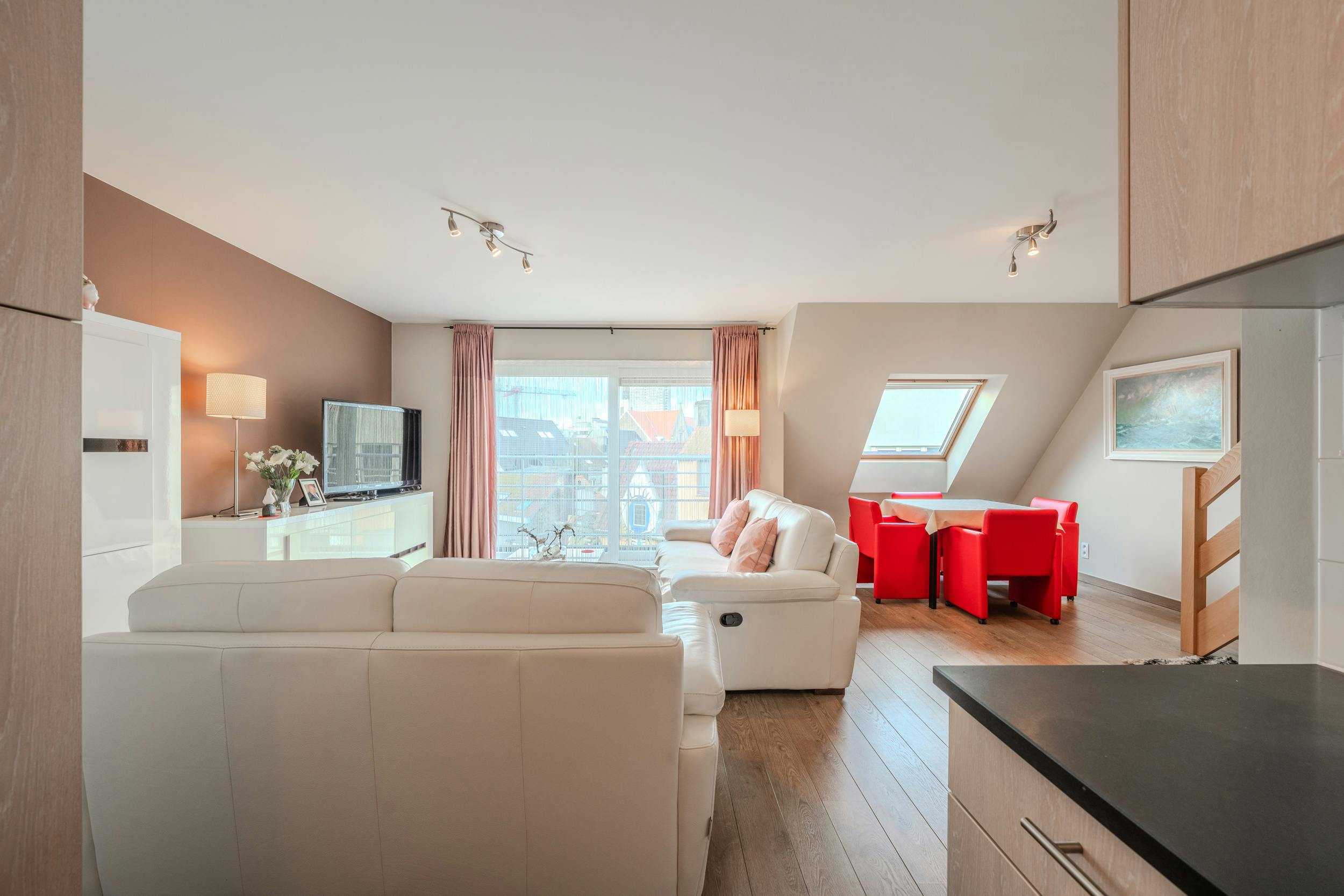 Prachtig duplexappartement met 2 volwaardige slaapkamers foto 3