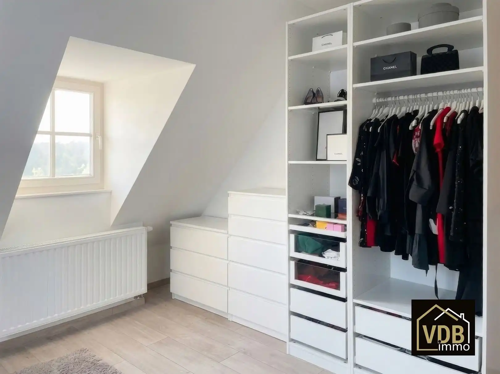 TOPWONING, rustige ligging, 4 slaapkamers, inpandige garage en zwembad foto 13