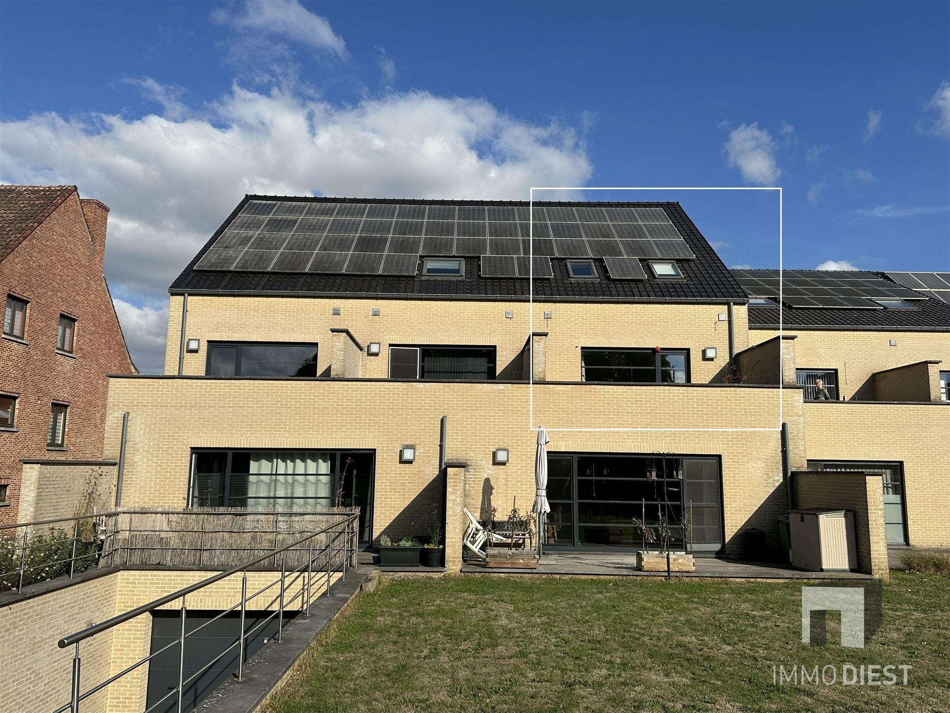 Ruim en energiezuinig duplexappartement (109 m²) met zonnig terras in Schaffen foto 2