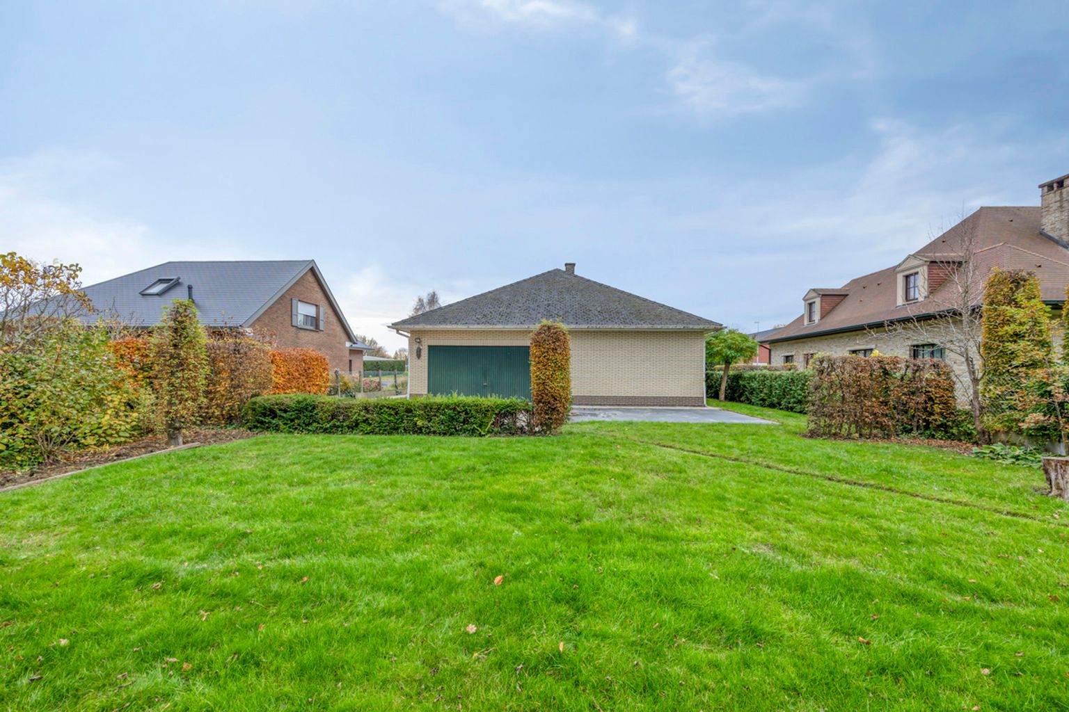 Bungalow van 176 m² met garage en tuin foto 25