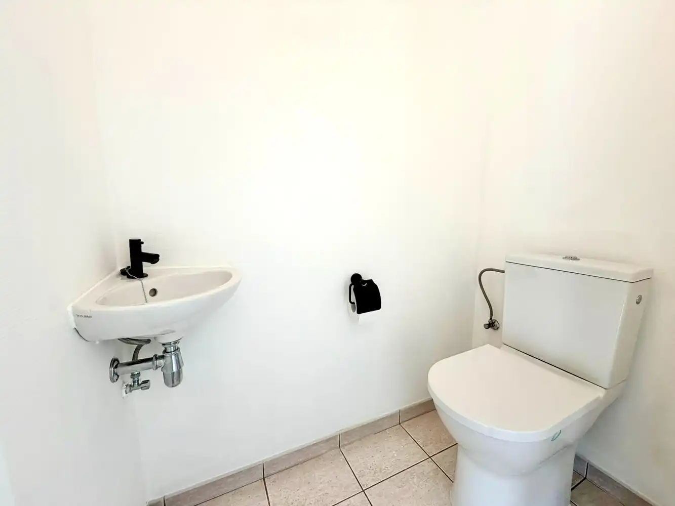 Gelijkvloers appartement met 2 slaapkamers en parking te huur in het centrum van Lanaken foto 4