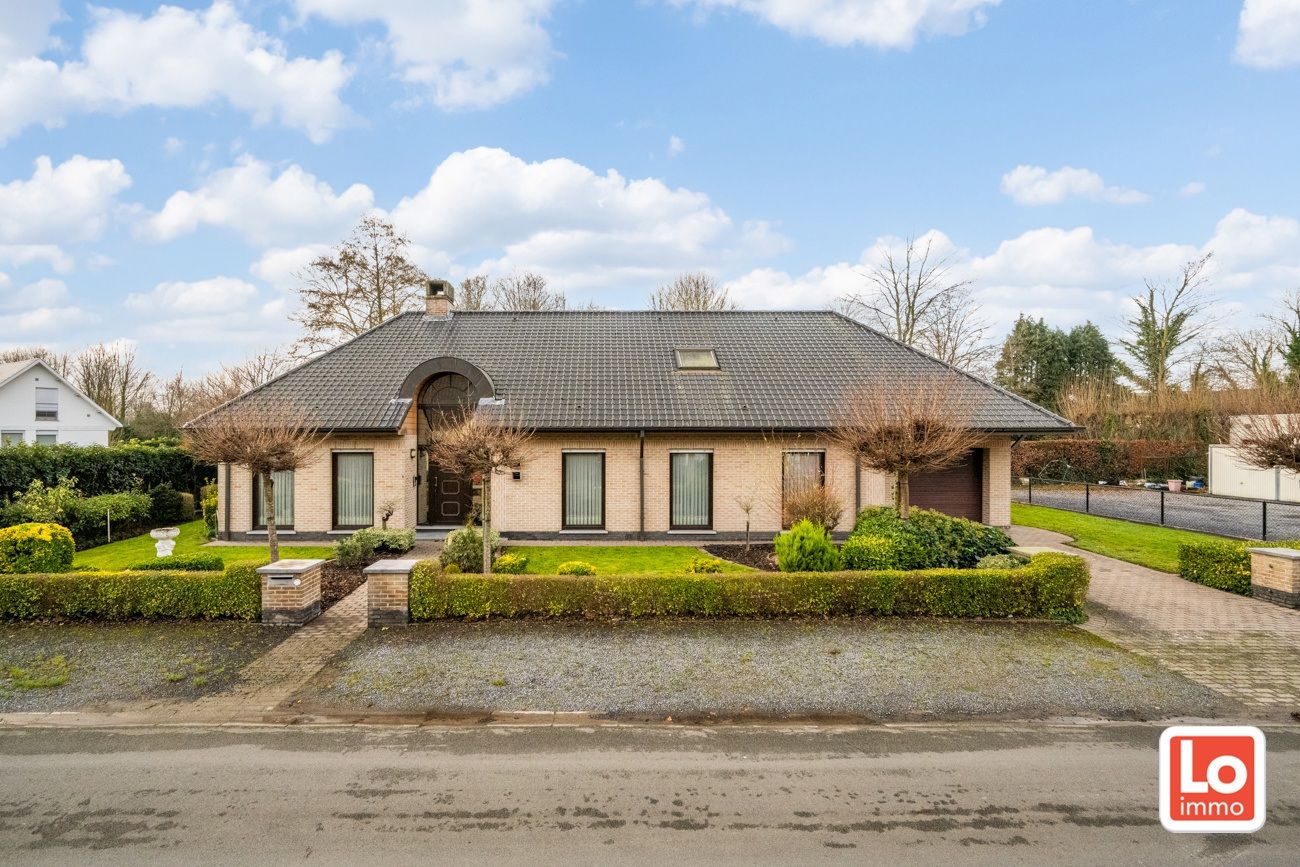 VERKOCHT! Mooie én energiezuinige alleenstaande bungalow met inpandige garage op een rustige locatie nabij het dorp van Beervelde! foto 2