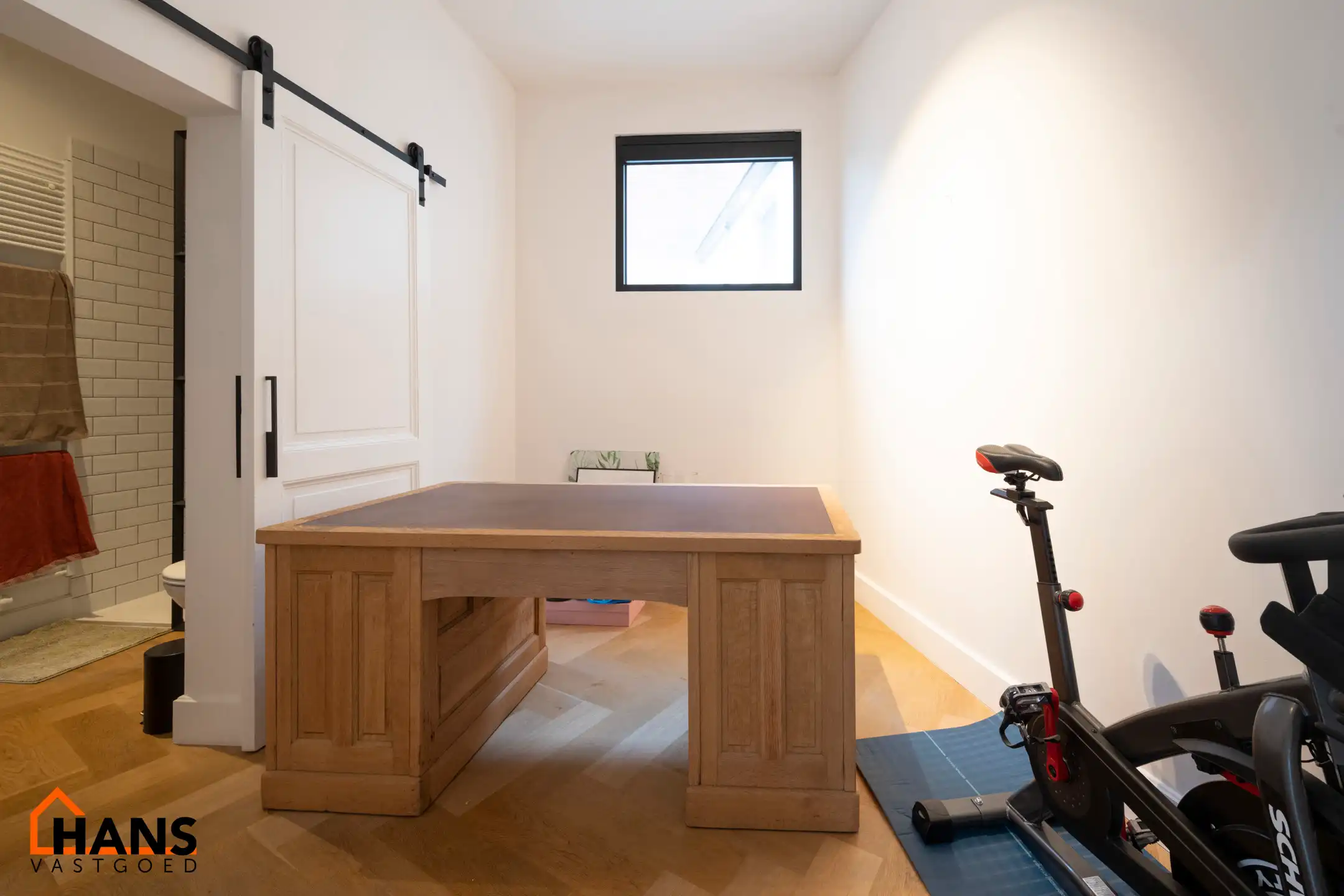 Ruim appartement in charmant gebouw. foto 16