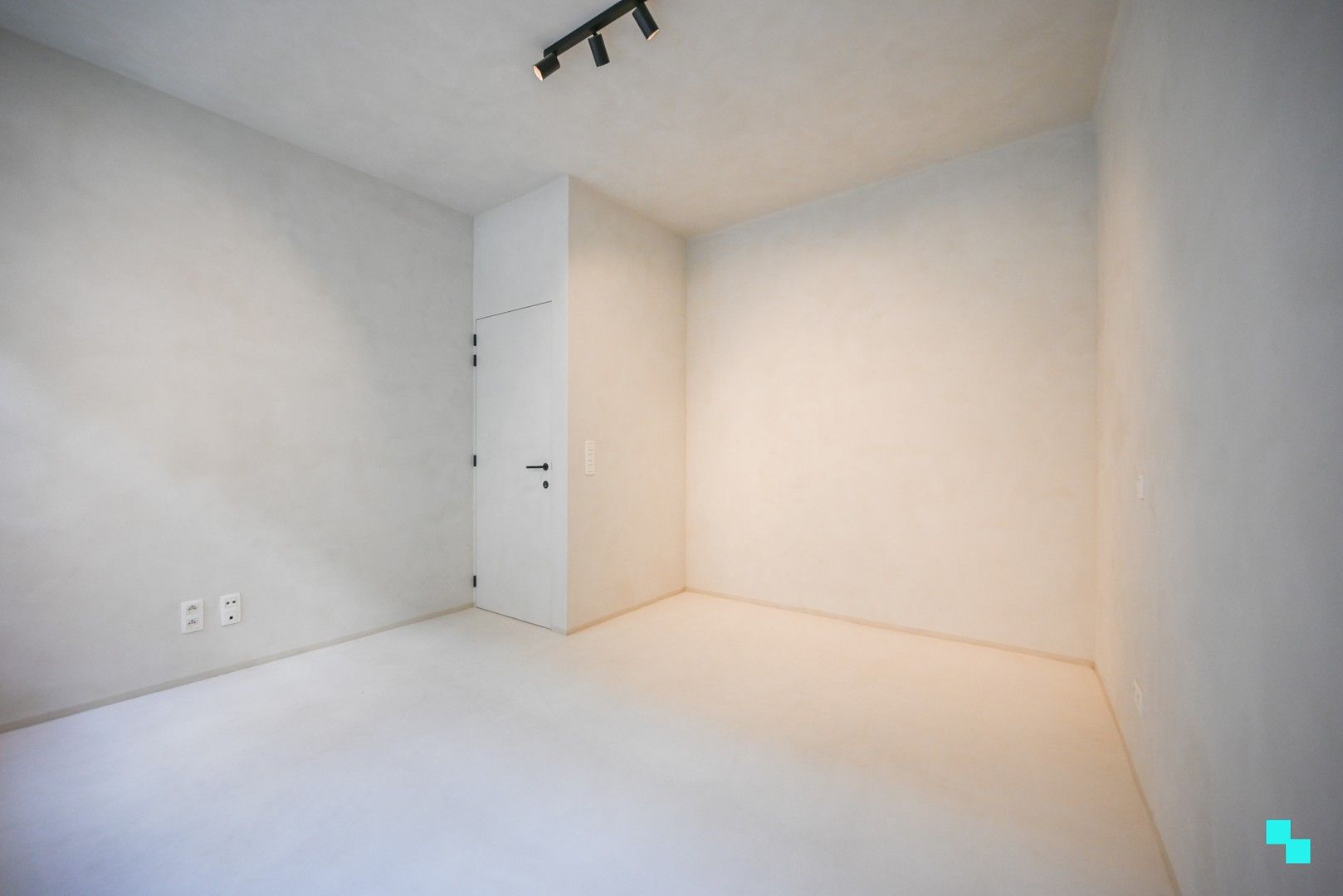 Stijlvol gerenoveerd appartement in hartje Kortrijk foto 17