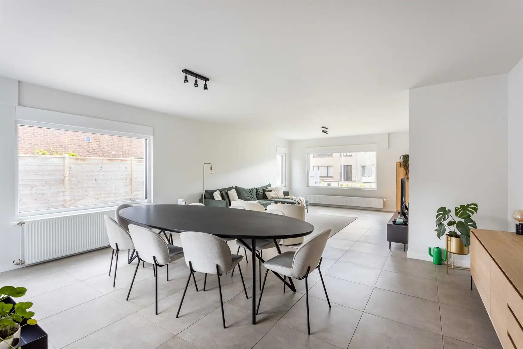 Volledig gerenoveerde gezinswoning met tuin in Drongen foto 3